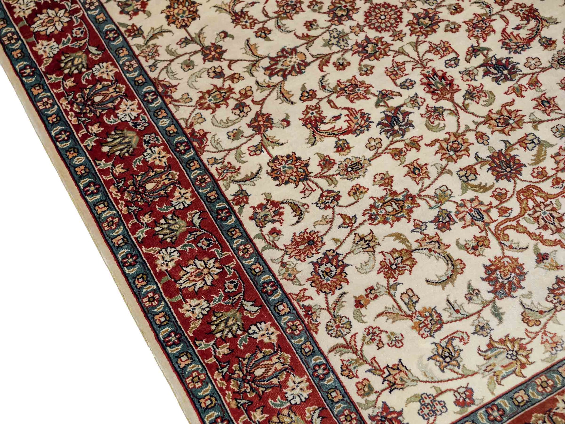 Sehr feiner, handgeknüpfter Khademi Orientteppich mit Hereke Design aus reiner Seide, creme, weiß, rot. 93x63 cm. Vertrieb durch Jupiter Intl.