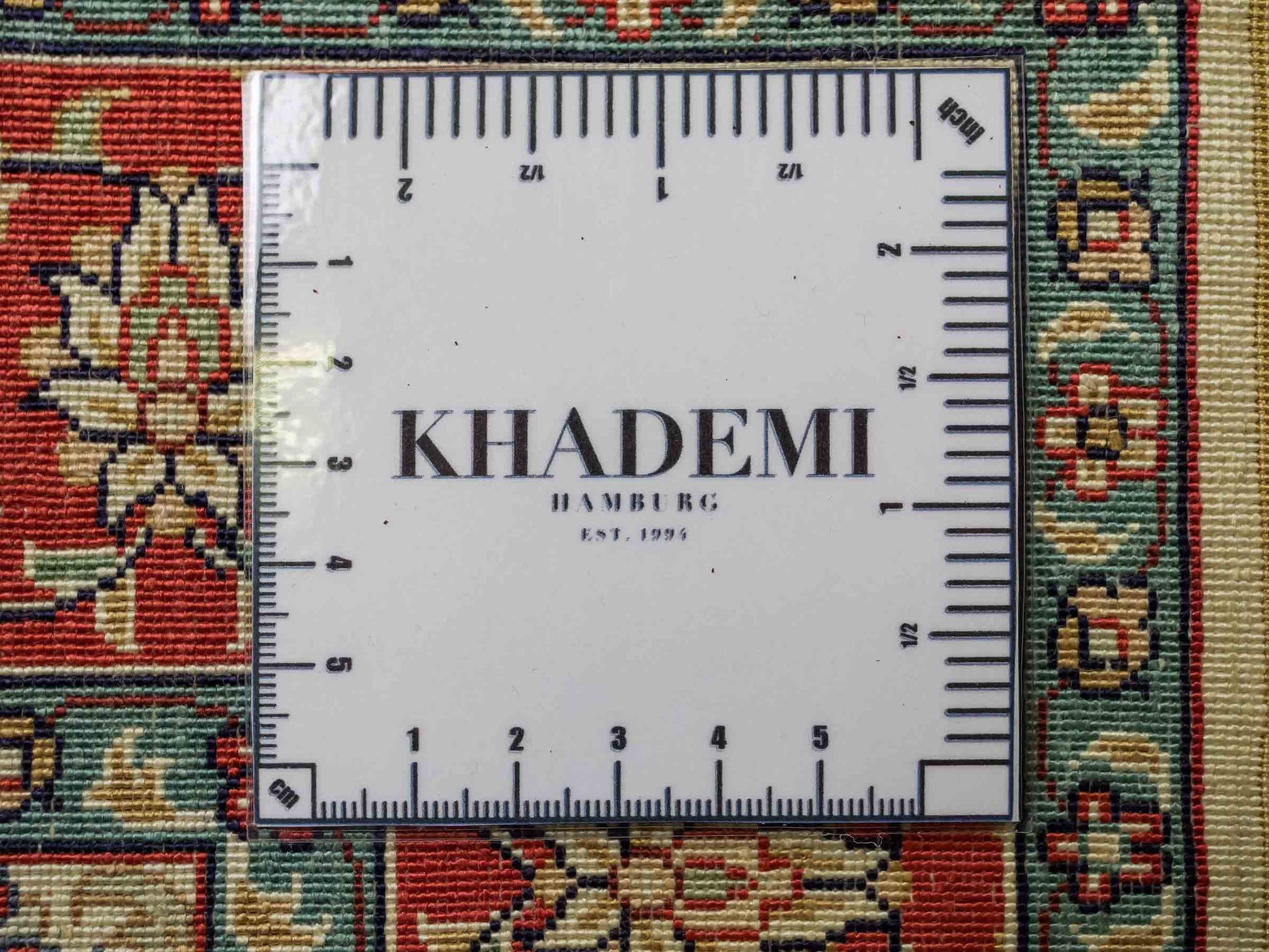 Sehr feiner, handgeknüpfter Khademi Orientteppich mit Hereke Design aus reiner Seide, creme, weiß, rot. 93x63 cm. Vertrieb durch Jupiter Intl.