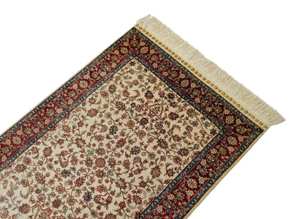 Sehr feiner, handgeknüpfter Khademi Orientteppich mit Hereke Design aus reiner Seide, creme, weiß, rot. 93x63 cm. Vertrieb durch Jupiter Intl.
