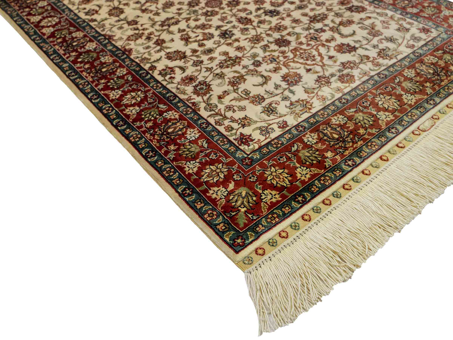 Sehr feiner, handgeknüpfter Khademi Orientteppich mit Hereke Design aus reiner Seide, creme, weiß, rot. 93x63 cm. Vertrieb durch Jupiter Intl.
