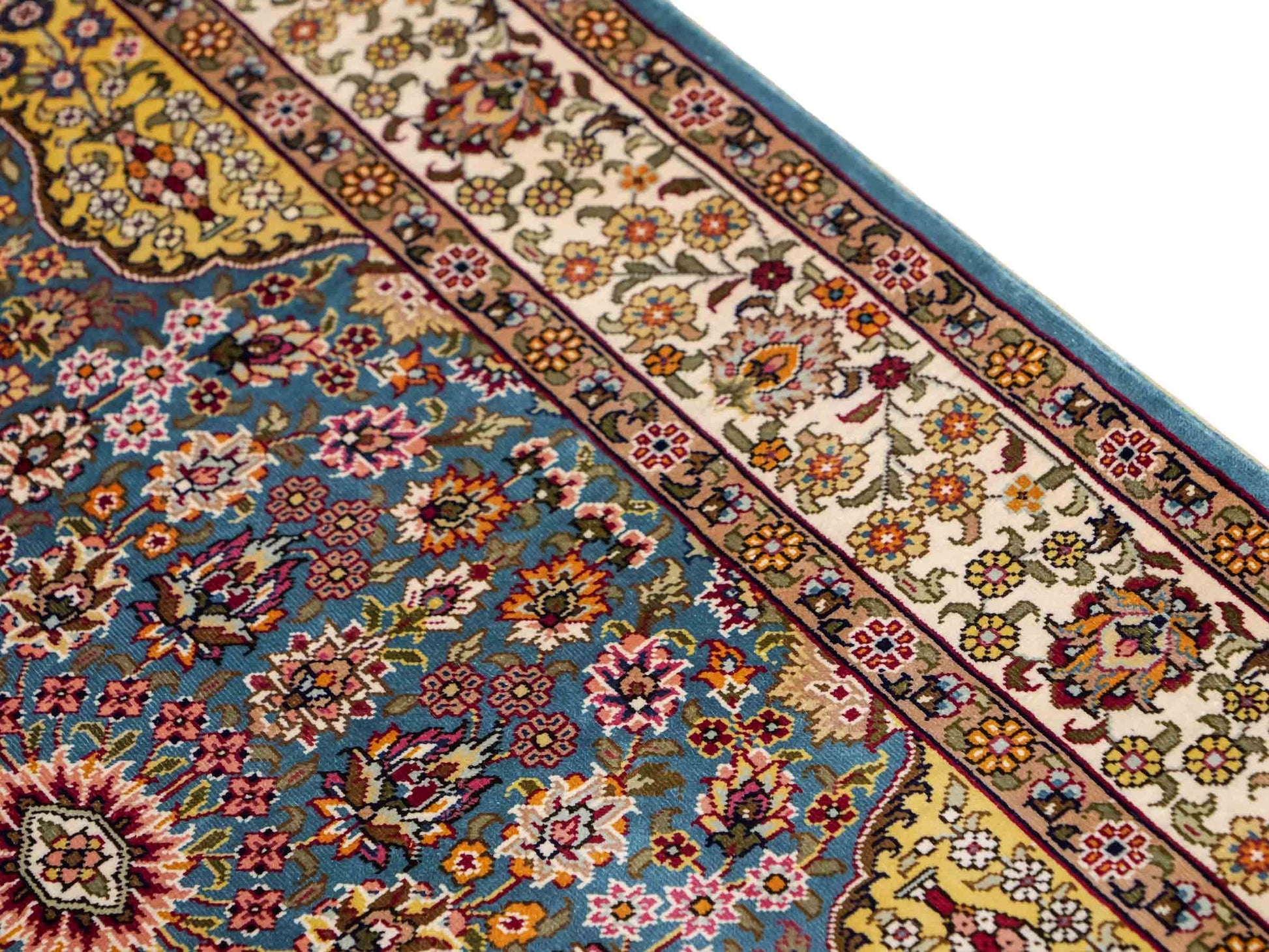 Sehr feiner, handgeknüpfter Khademi Orientteppich mit Hereke Design aus reiner Seide, blau, creme, beige. 93x63 cm. Vertrieb durch Jupiter Intl.