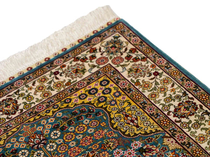 Sehr feiner, handgeknüpfter Khademi Orientteppich mit Hereke Design aus reiner Seide, blau, creme, beige. 93x63 cm. Vertrieb durch Jupiter Intl.