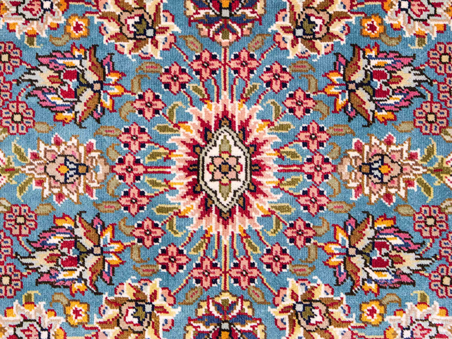 Sehr feiner, handgeknüpfter Khademi Orientteppich mit Hereke Design aus reiner Seide, blau, creme, beige. 93x63 cm. Vertrieb durch Jupiter Intl.