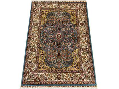 Sehr feiner, handgeknüpfter Khademi Orientteppich mit Hereke Design aus reiner Seide, blau, creme, beige. 93x63 cm. Vertrieb durch Jupiter Intl.