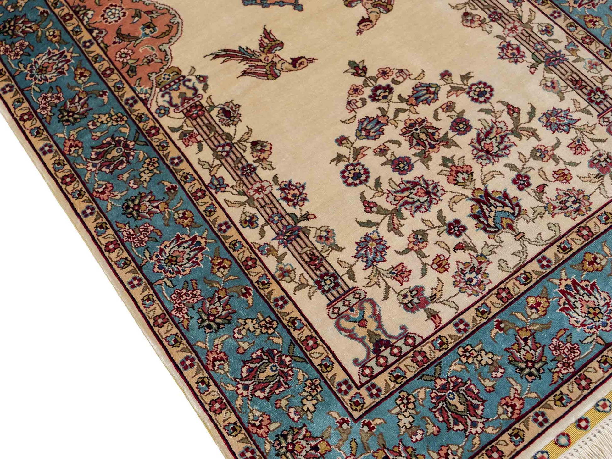 Sehr feiner, handgeknüpfter Khademi Orientteppich mit Hereke Design aus reiner Seide, creme, weiß, blau. 93x63 cm. Vertrieb durch Jupiter Intl.