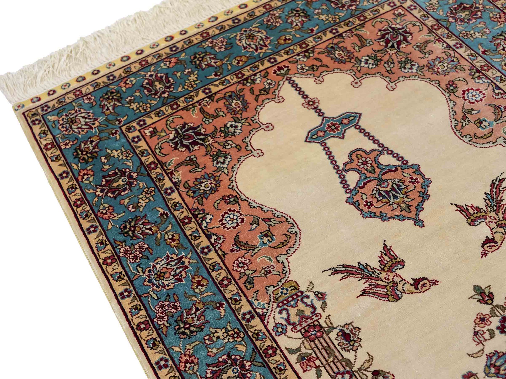 Sehr feiner, handgeknüpfter Khademi Orientteppich mit Hereke Design aus reiner Seide, creme, weiß, blau. 93x63 cm. Vertrieb durch Jupiter Intl.