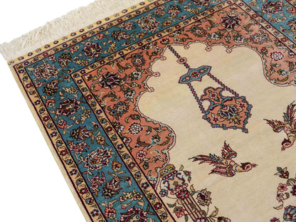 Sehr feiner, handgeknüpfter Khademi Orientteppich mit Hereke Design aus reiner Seide, creme, weiß, blau. 93x63 cm. Vertrieb durch Jupiter Intl.