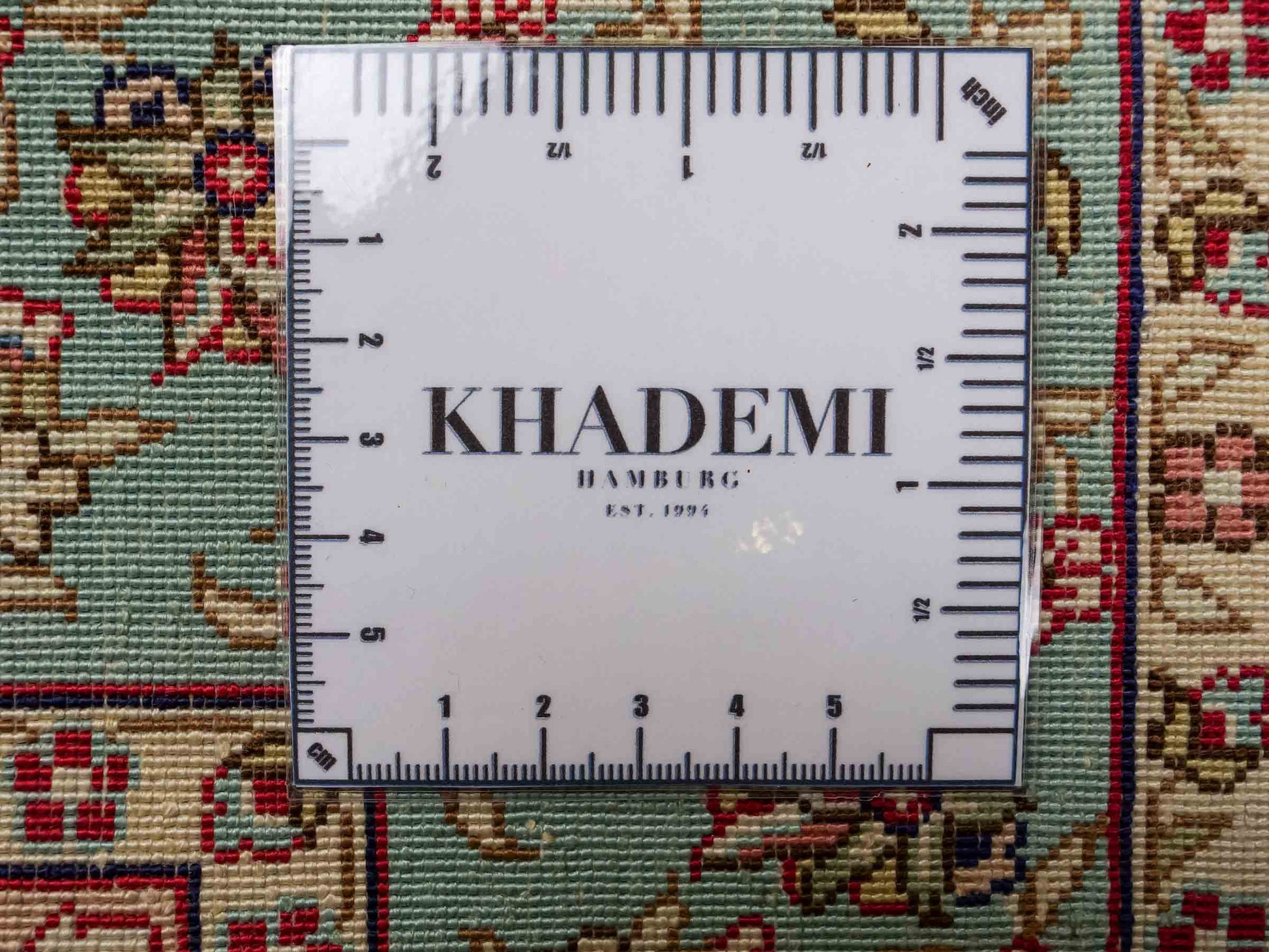 Sehr feiner, handgeknüpfter Khademi Orientteppich mit Hereke Design aus reiner Seide, creme, weiß, blau. 93x63 cm. Vertrieb durch Jupiter Intl.