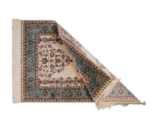 Sehr feiner, handgeknüpfter Khademi Orientteppich mit Hereke Design aus reiner Seide, creme, weiß, blau. 93x63 cm. Vertrieb durch Jupiter Intl.