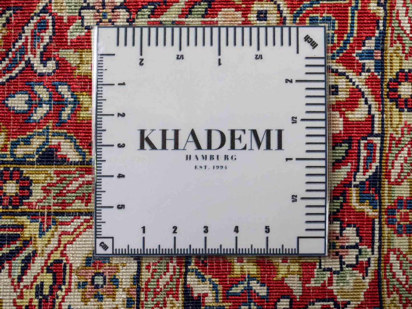 Sehr feiner, handgeknüpfter Khademi Orientteppich mit Hereke Design aus reiner Seide, creme, weiß, rot. 93x63 cm. Vertrieb durch Jupiter Intl.