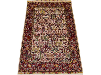 Sehr feiner, handgeknüpfter Khademi Orientteppich mit Hereke Design aus reiner Seide, creme, weiß, rot. 93x63 cm. Vertrieb durch Jupiter Intl.