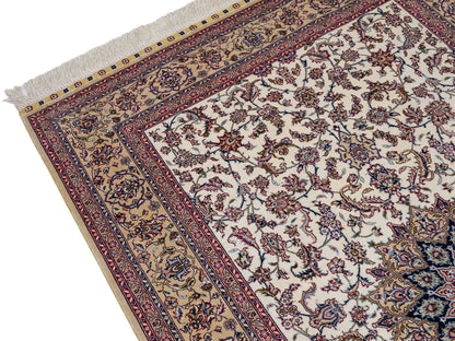 Sehr feiner, handgeknüpfter Khademi Nain Orientteppich aus Seide, weiß, creme. 153x95 cm. Vertrieb durch Jupiter Intl.