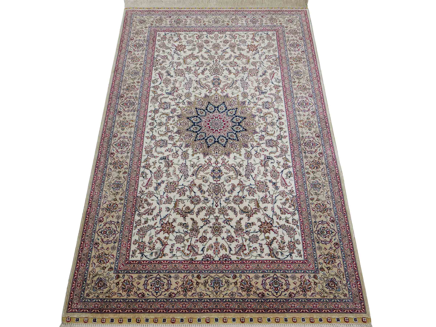 Sehr feiner, handgeknüpfter Khademi Nain Orientteppich aus Seide, weiß, creme. 153x95 cm. Vertrieb durch Jupiter Intl.