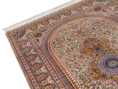 Extrem feiner, handgeknüpfter Khademi Nain Orientteppich aus Seide, gold, creme, blau. 154x94 cm. Vertrieb durch Jupiter Intl.