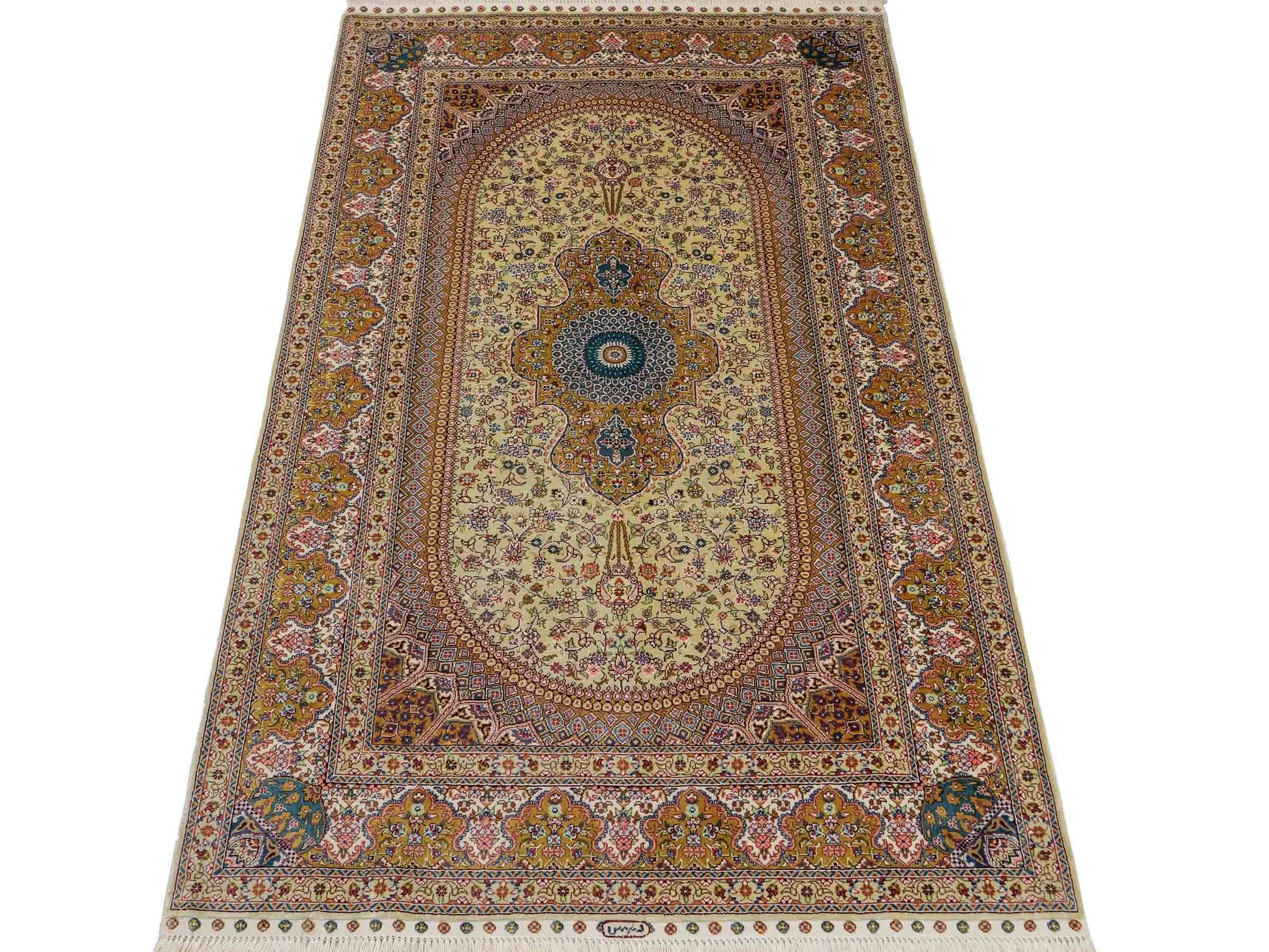 Sehr feiner, handgeknüpfter Khademi Orientteppich mit Nain Design aus Seide, gold, creme, blau. 154x95 cm. Vertrieb durch Jupiter Intl.