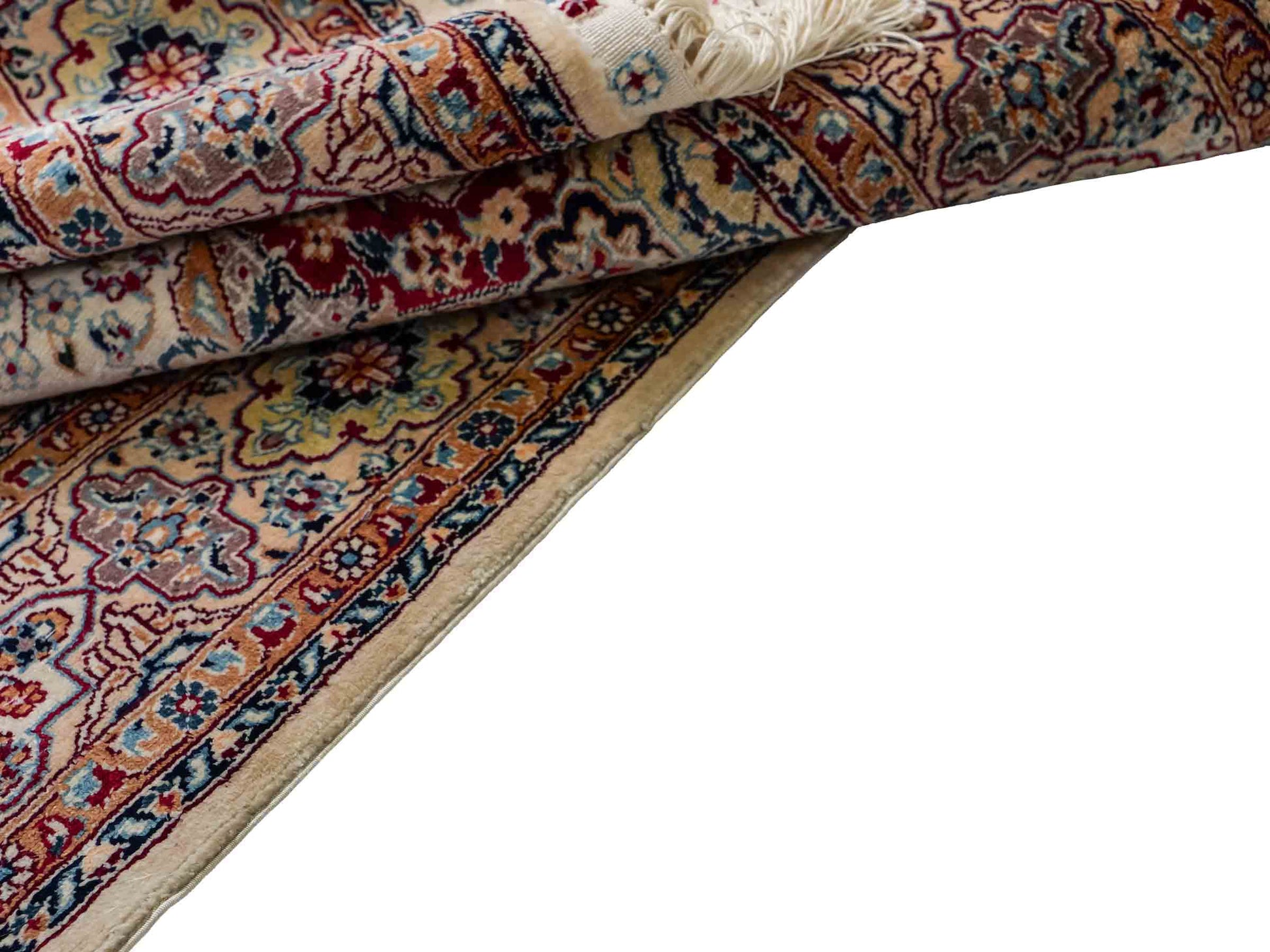 Sehr feiner, handgeknüpfter Khademi Orientteppich mit Nain Design aus Seide, weiß, rot, blau. 156x95 cm. Vertrieb durch Jupiter Intl.