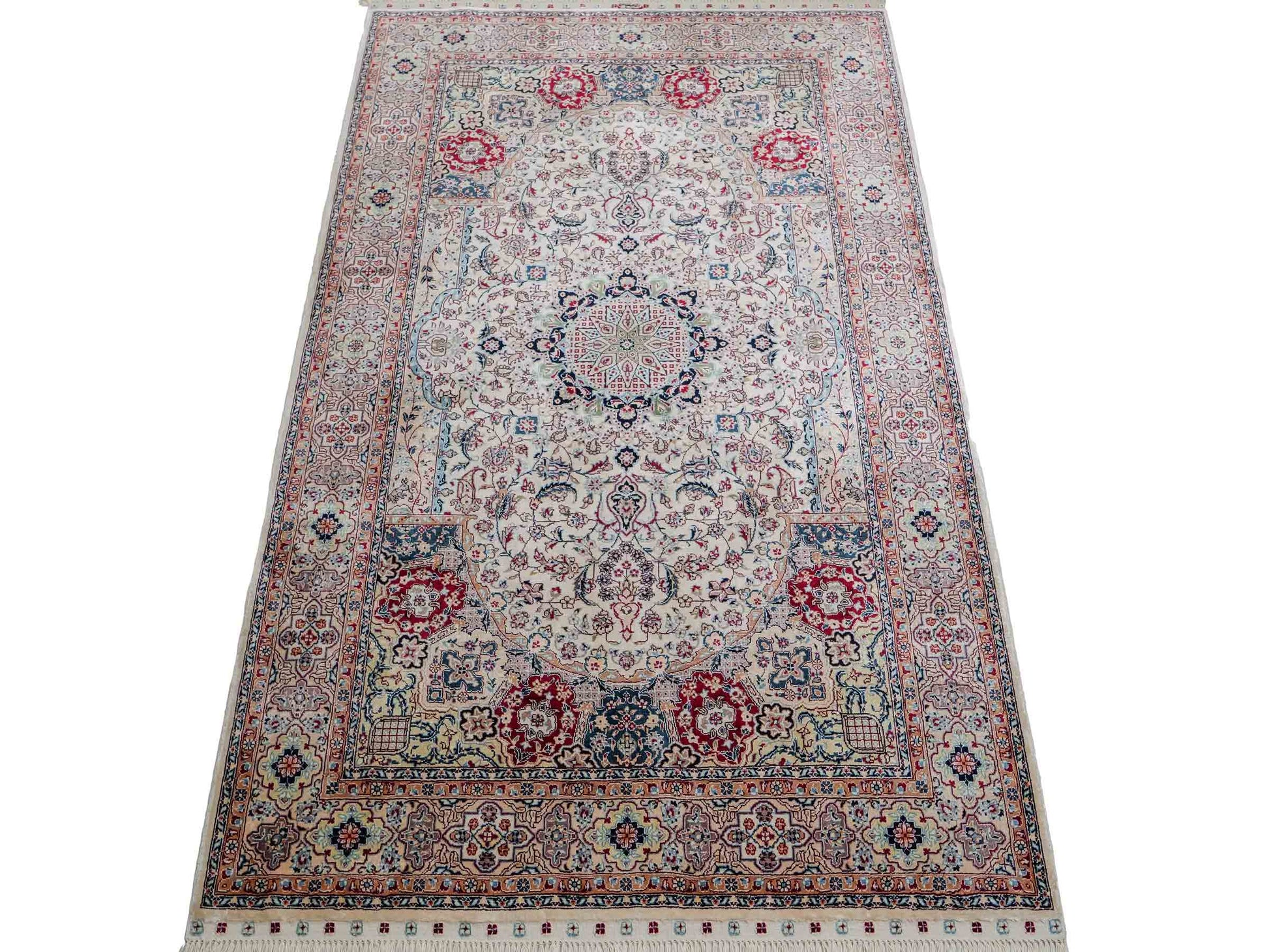 Sehr feiner, handgeknüpfter Khademi Orientteppich mit Nain Design aus Seide, weiß, rot, blau. 156x95 cm. Vertrieb durch Jupiter Intl.