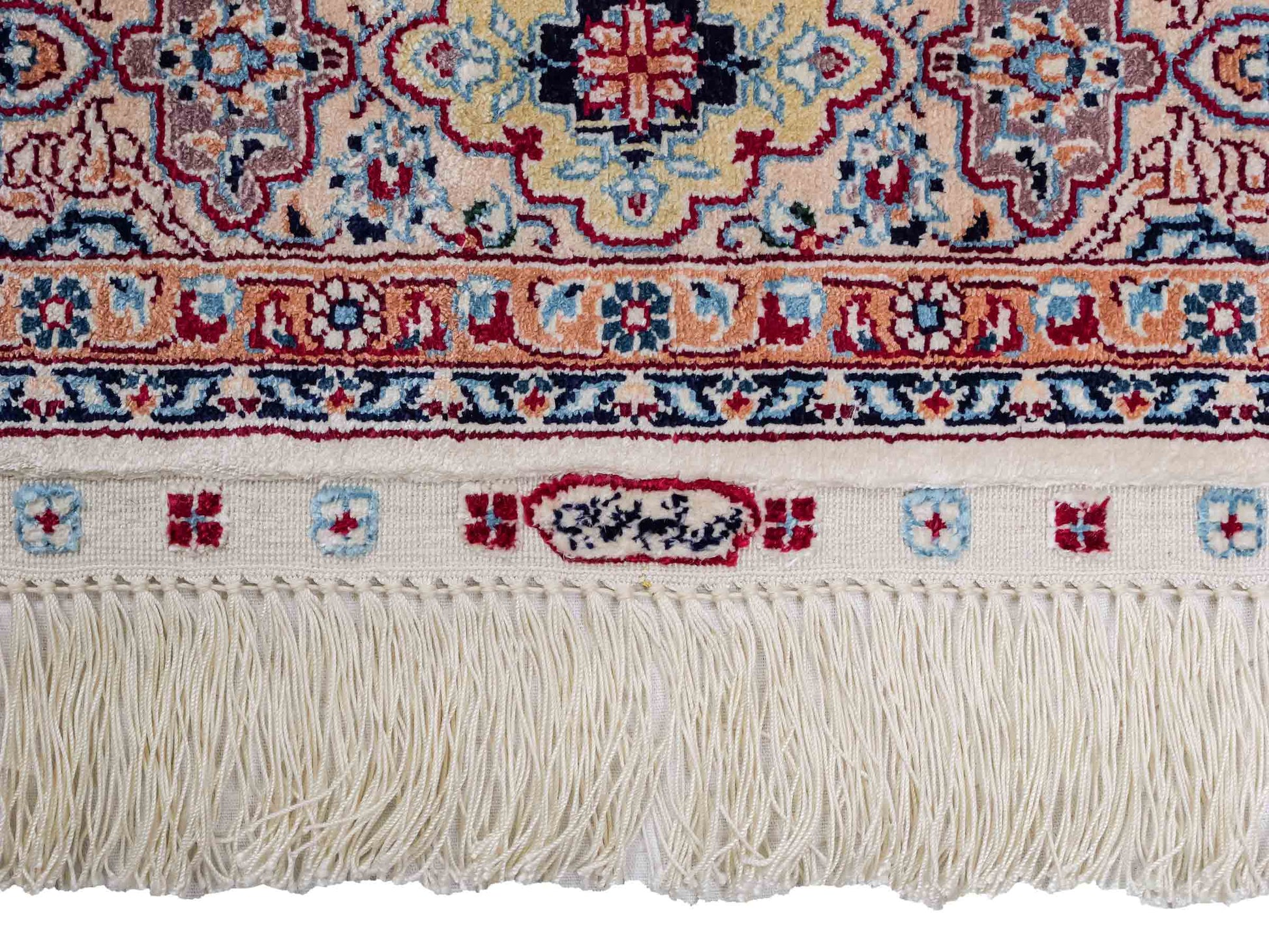 Sehr feiner, handgeknüpfter Khademi Orientteppich mit Nain Design aus Seide, weiß, rot, blau. 156x95 cm. Vertrieb durch Jupiter Intl.