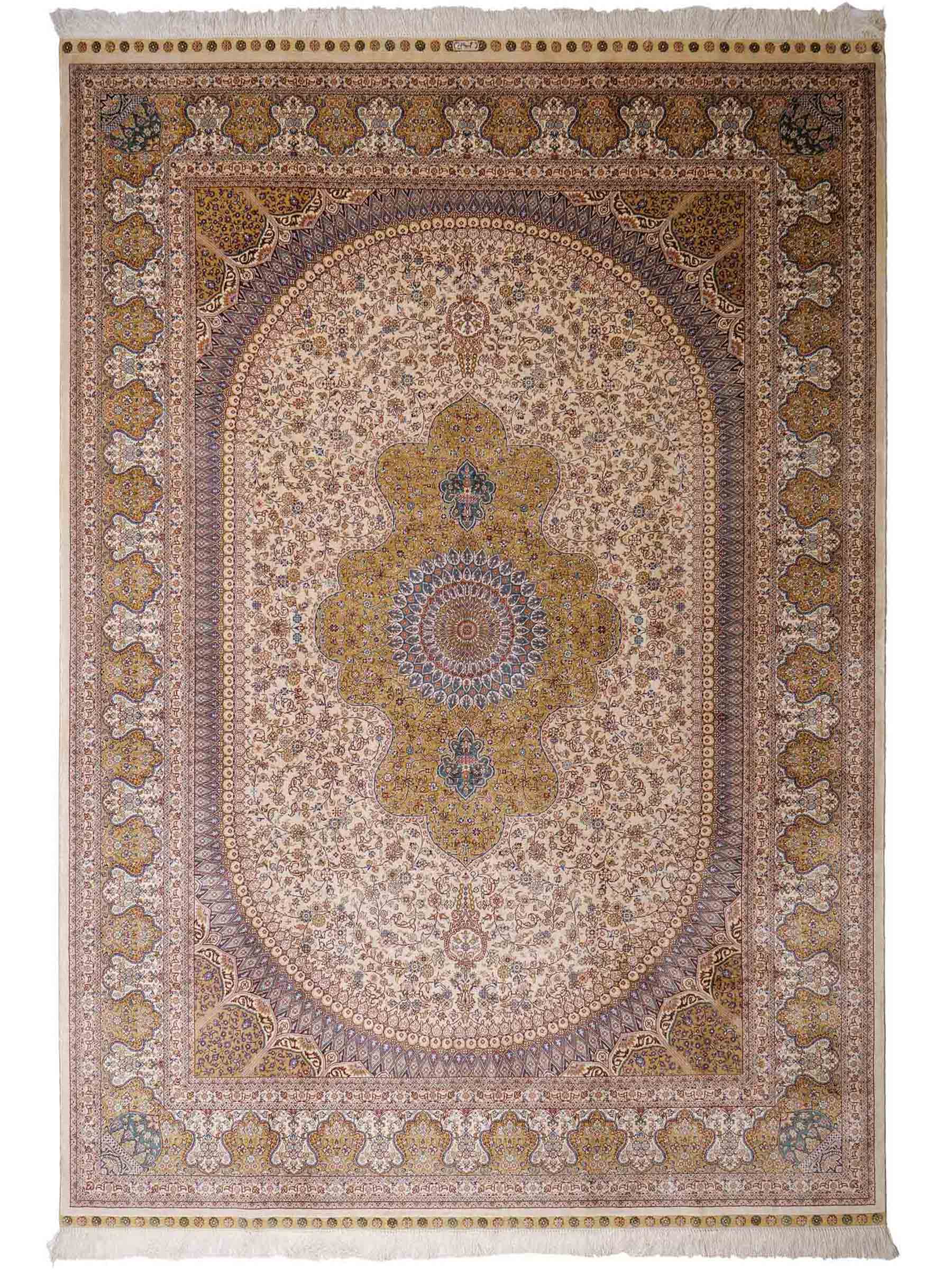 Sehr feiner handgeknüpfter Khademi Orientteppich mit Nain Design aus reiner Seide, gold, creme, blau. 249x173 cm. Vertrieb durch Jupiter Intl.