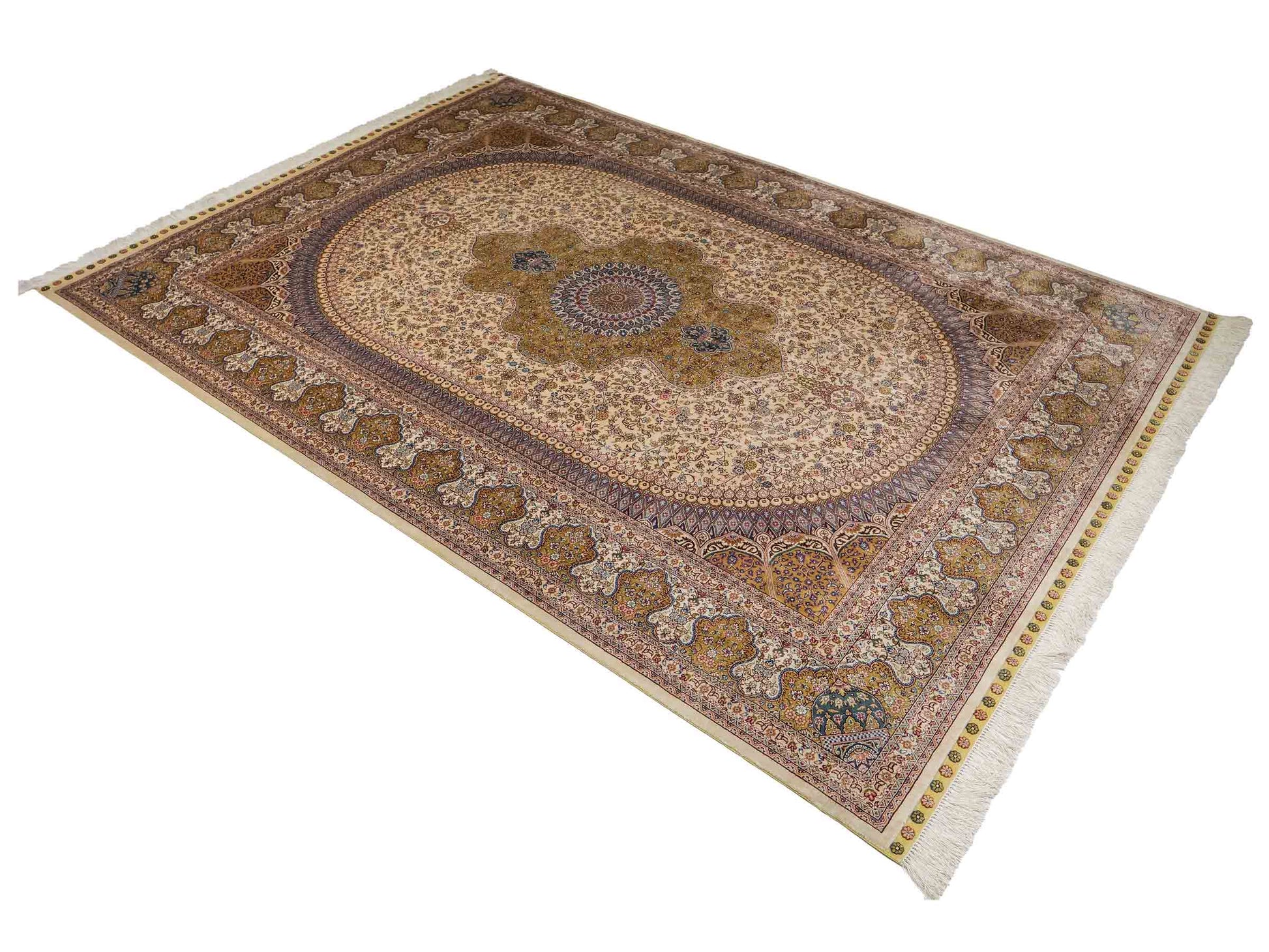 Sehr feiner handgeknüpfter Khademi Orientteppich mit Nain Design aus reiner Seide, gold, creme, blau. 249x173 cm. Vertrieb durch Jupiter Intl.