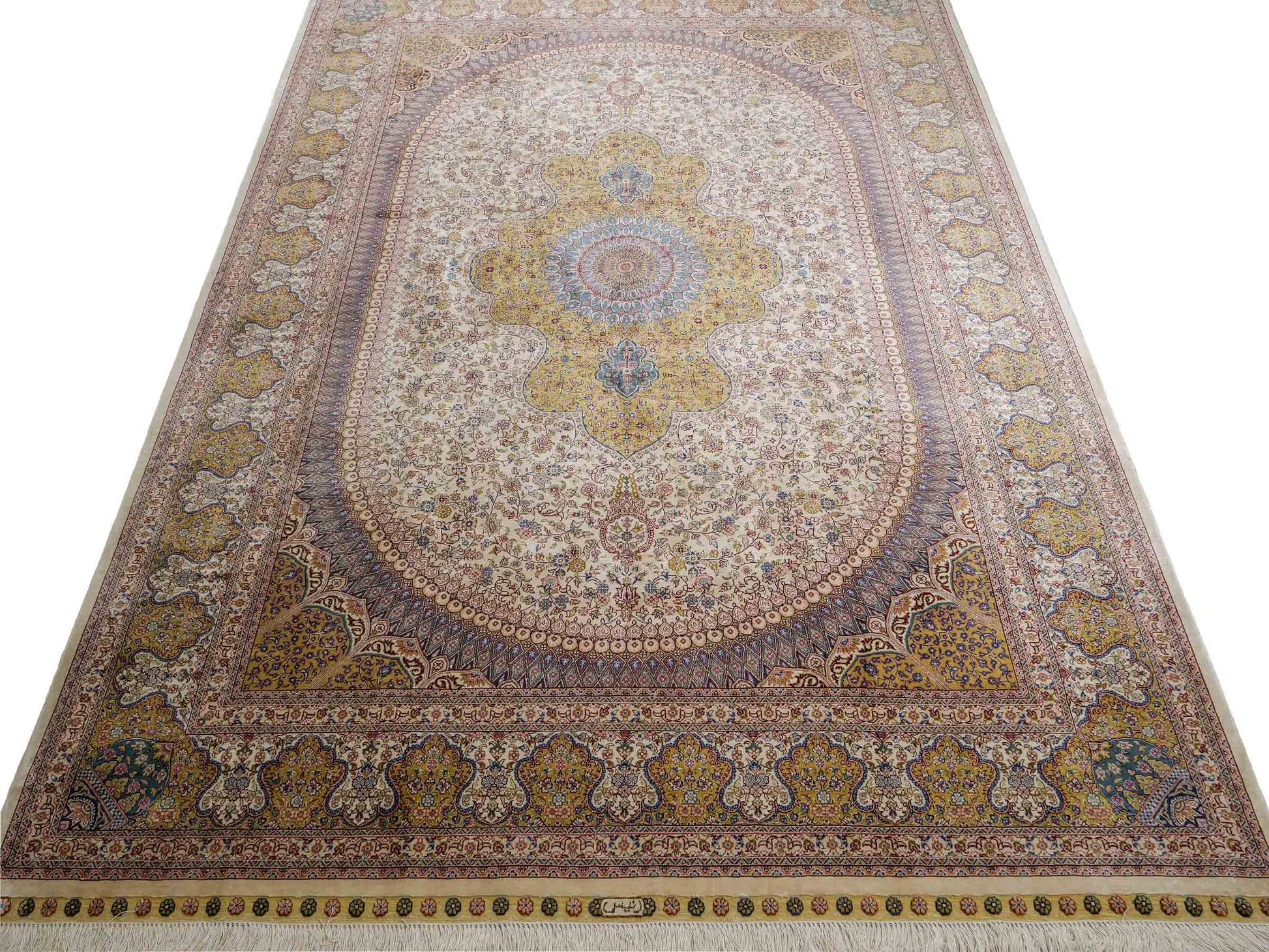 Sehr feiner handgeknüpfter Khademi Orientteppich mit Nain Design aus reiner Seide, gold, creme, blau. 249x173 cm. Vertrieb durch Jupiter Intl.
