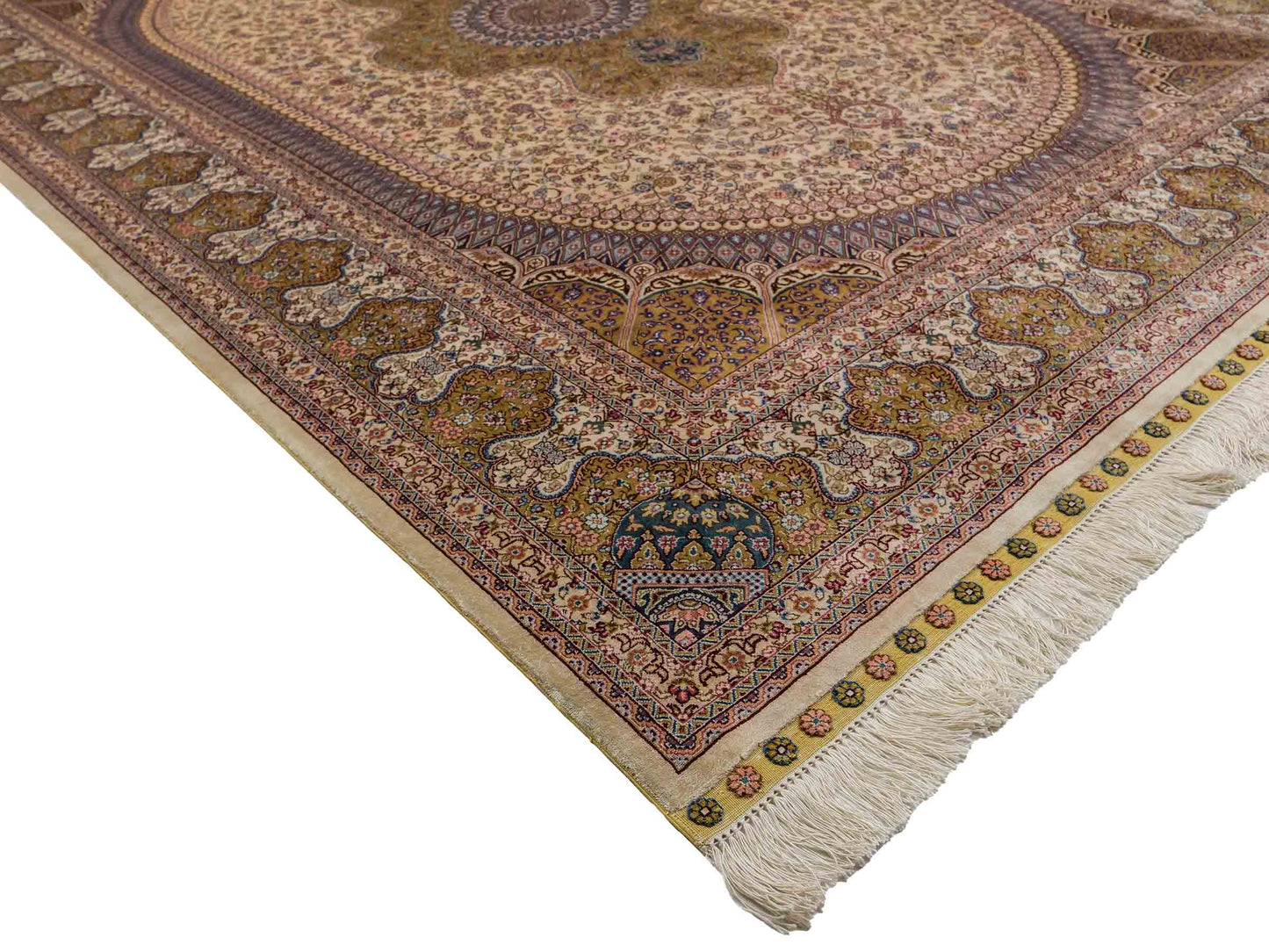 Sehr feiner handgeknüpfter Khademi Orientteppich mit Nain Design aus reiner Seide, gold, creme, blau. 249x173 cm. Vertrieb durch Jupiter Intl.