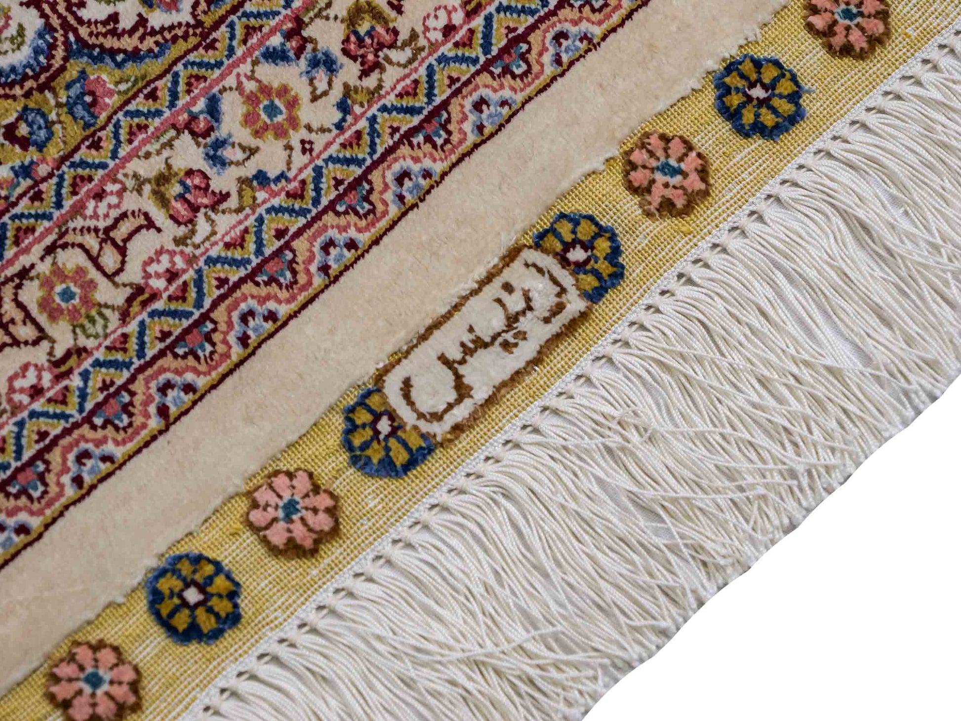 Sehr feiner handgeknüpfter Khademi Orientteppich mit Nain Design aus reiner Seide, gold, creme, blau. 249x173 cm. Vertrieb durch Jupiter Intl.