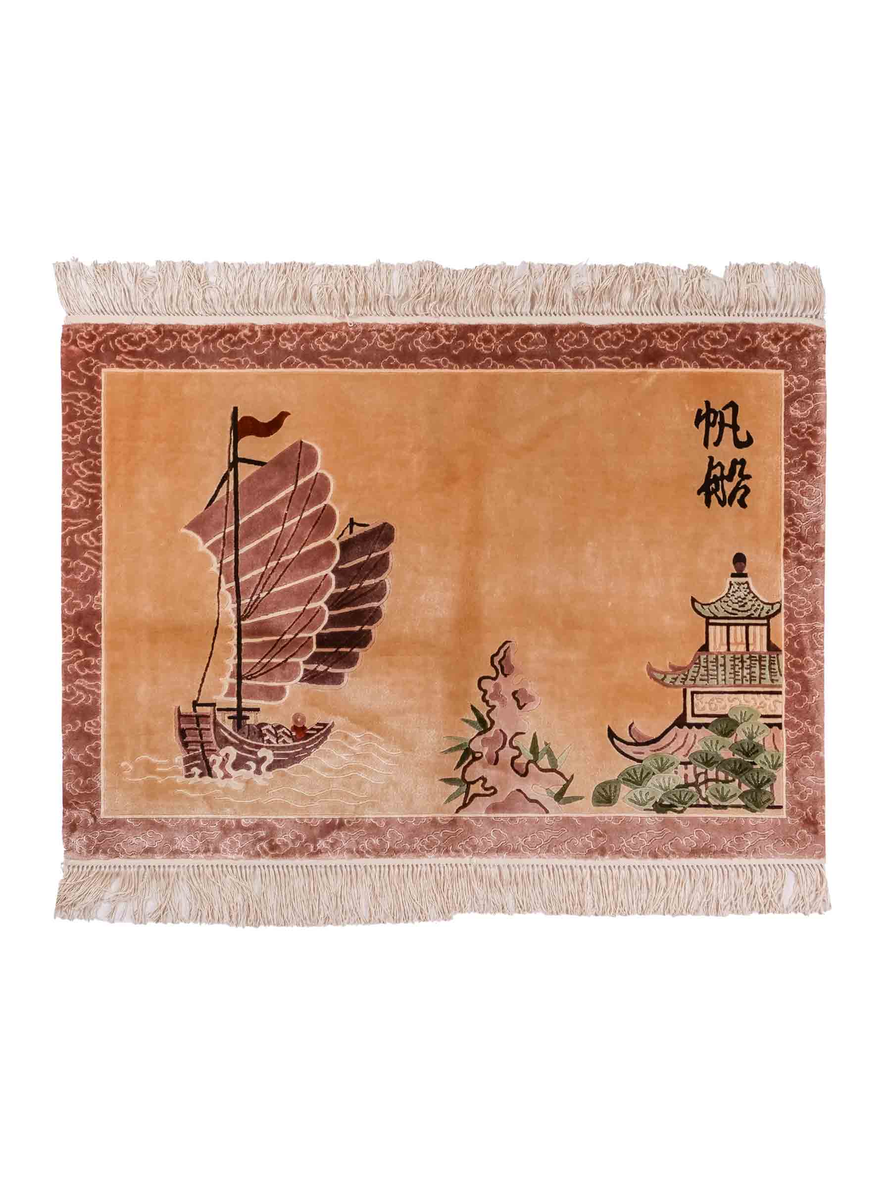 Handgeknüpfter Peking Seidenteppich / Wandteppich von Khademi aus Seide, beige mit Bildmotiv. Feiner, chinesischer Teppich mit Lebensbaum. Orientteppich, geknüpft in China. Größe: 122 x 79 cm. Teppichnummer: SB3-1101 | Jupiter Intl