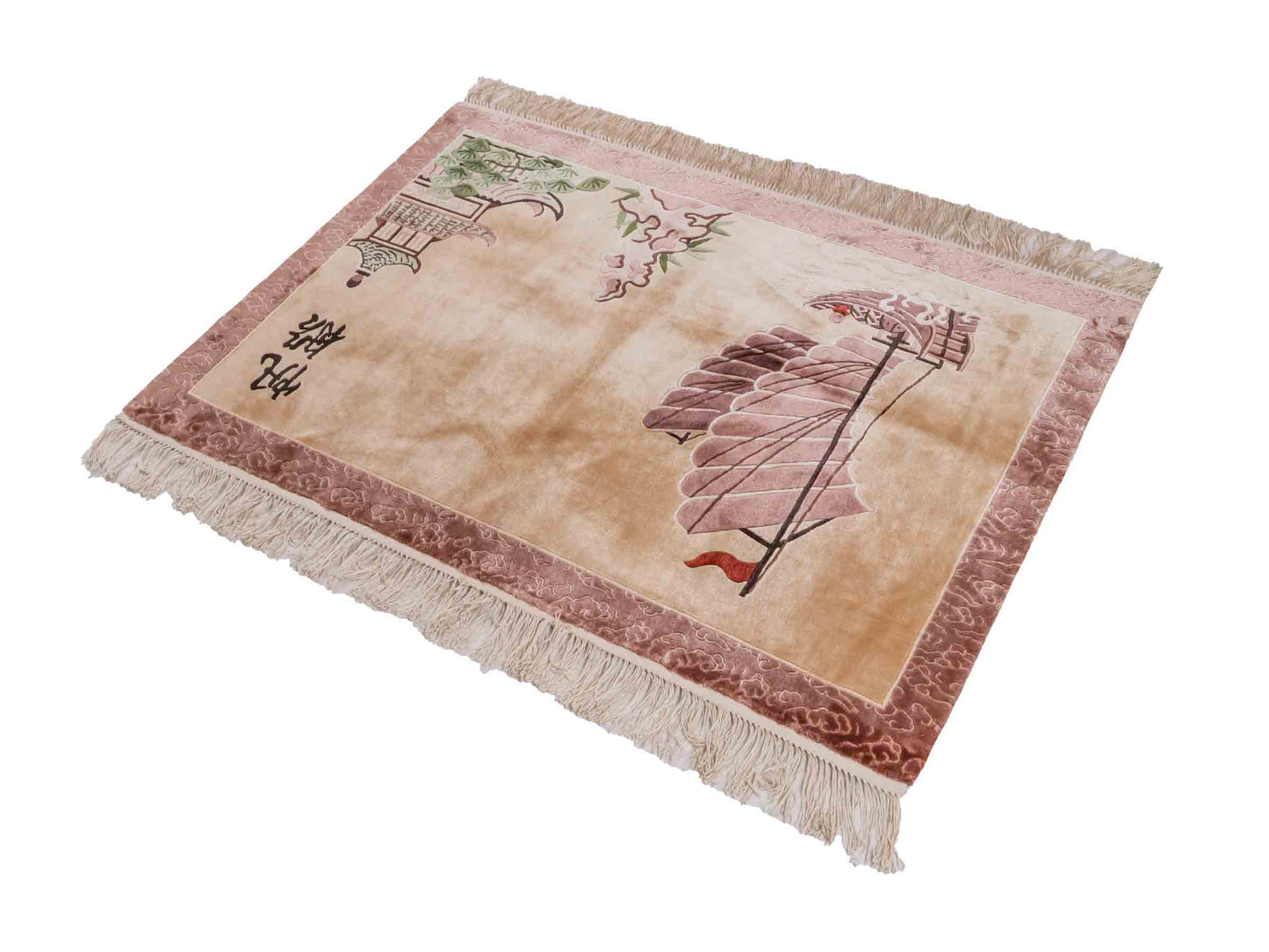 Handgeknüpfter Peking Seidenteppich / Wandteppich von Khademi aus Seide, beige mit Bildmotiv. Feiner, chinesischer Teppich mit Lebensbaum. Orientteppich, geknüpft in China. Größe: 122 x 79 cm. Teppichnummer: SB3-1101 | Jupiter Intl