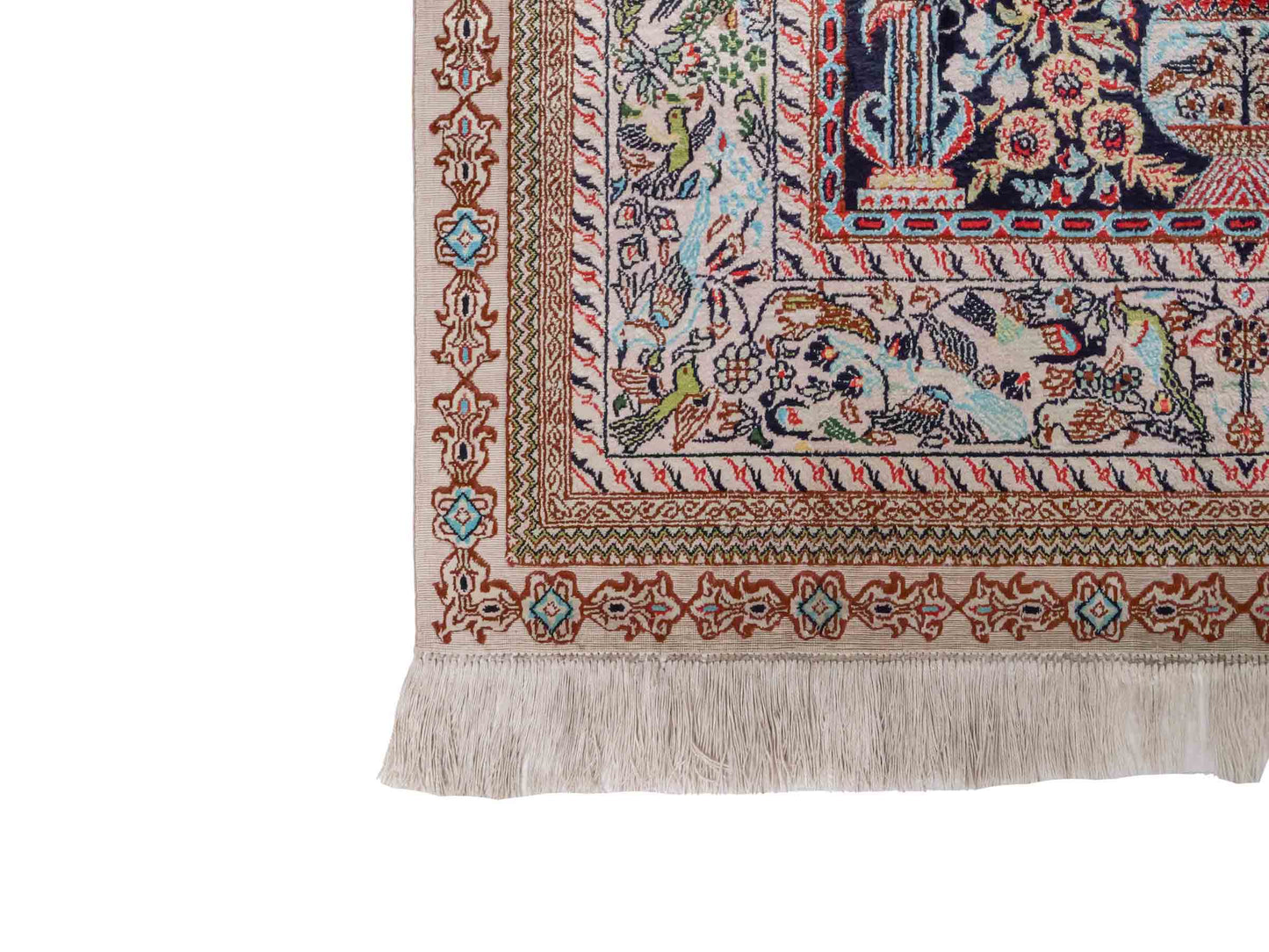 Handgeknüpfter Sino Hereke Seidenteppich von Khademi aus Seide, mehrfarbig. Chinesischer Teppich mit floralem Bildmotiv. Orientteppich, von Hand geknüpft in China. Größe: 154 cm x 91 cm. Teppichnummer: SB3-1109. Verkauf durch Jupiter Intl.