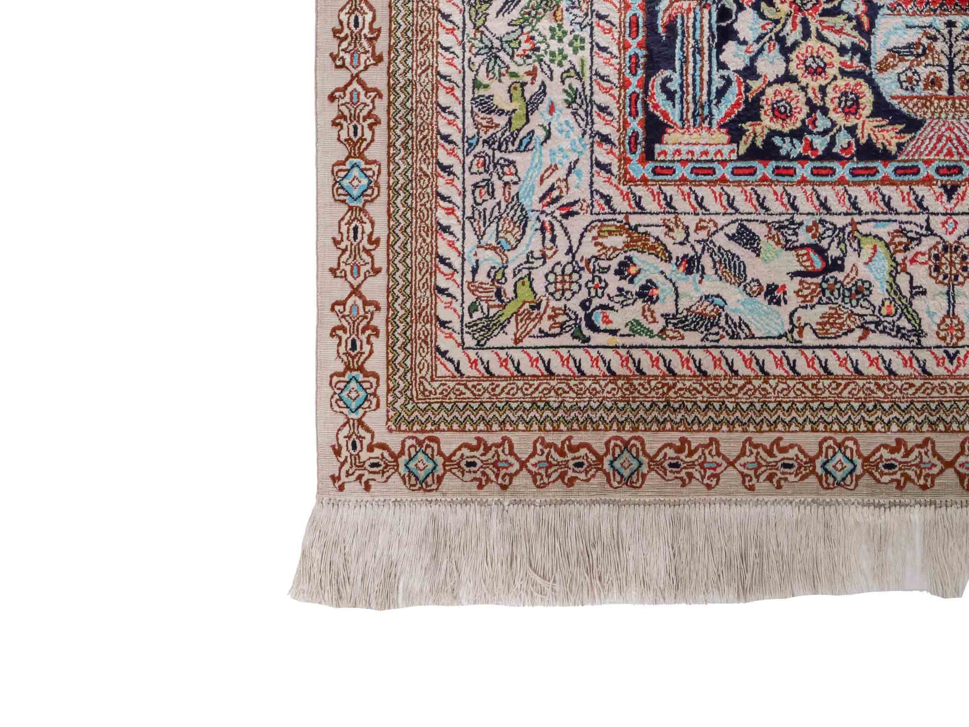 Handgeknüpfter Sino Hereke Seidenteppich von Khademi aus Seide, mehrfarbig. Chinesischer Teppich mit floralem Bildmotiv. Orientteppich, von Hand geknüpft in China. Größe: 154 cm x 91 cm. Teppichnummer: SB3-1109. Verkauf durch Jupiter Intl.