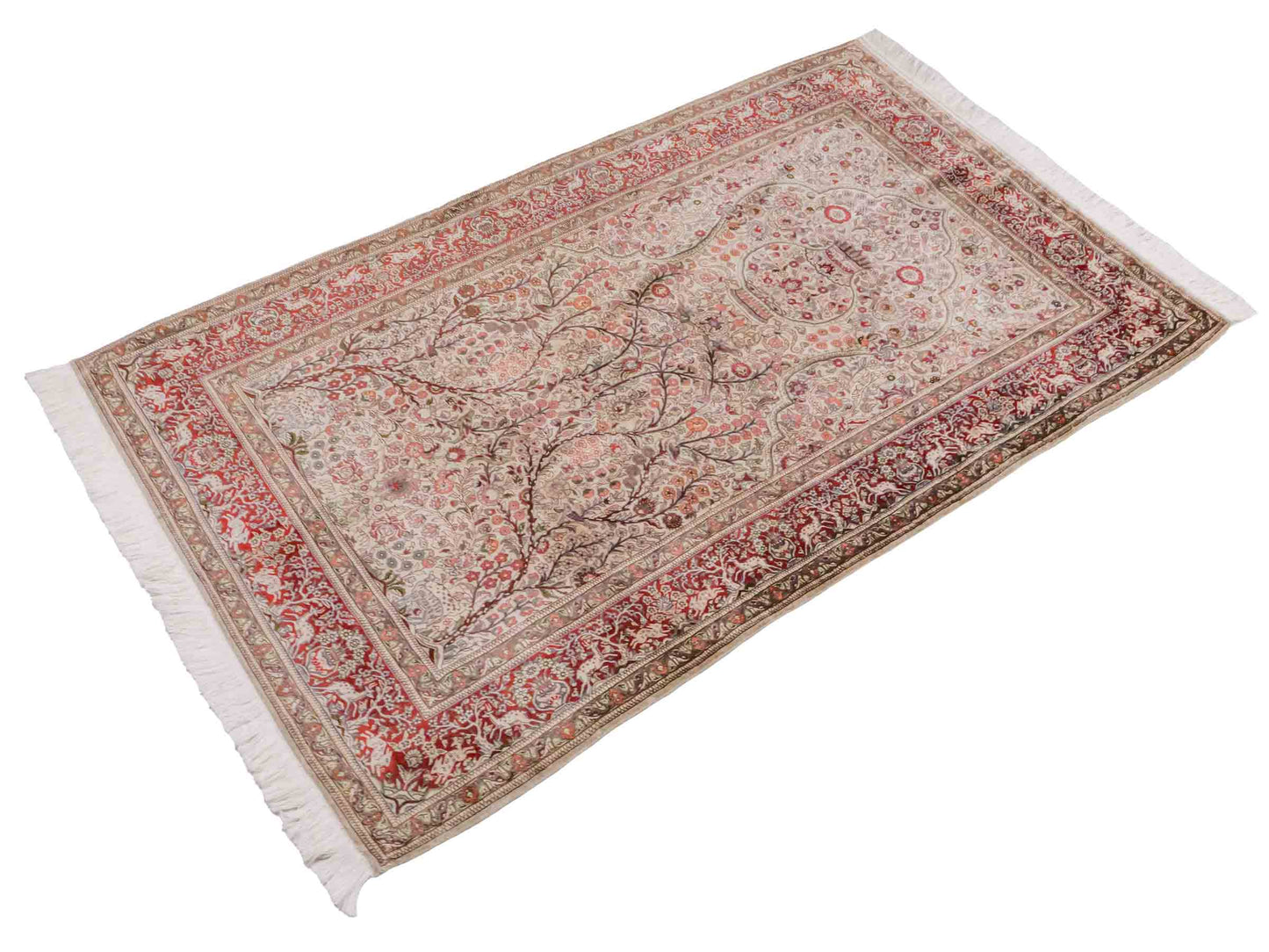 Handgeknüpfter Sino Hereke Seidenteppich von Khademi aus Seide, cremeweiß, rot. Chinesischer Teppich, durchgemustert. Orientteppich, von Hand geknüpft in China. Größe: 154 cm x 98 cm. Teppichnummer: DB3-1002. Verkauf durch Jupiter Intl.