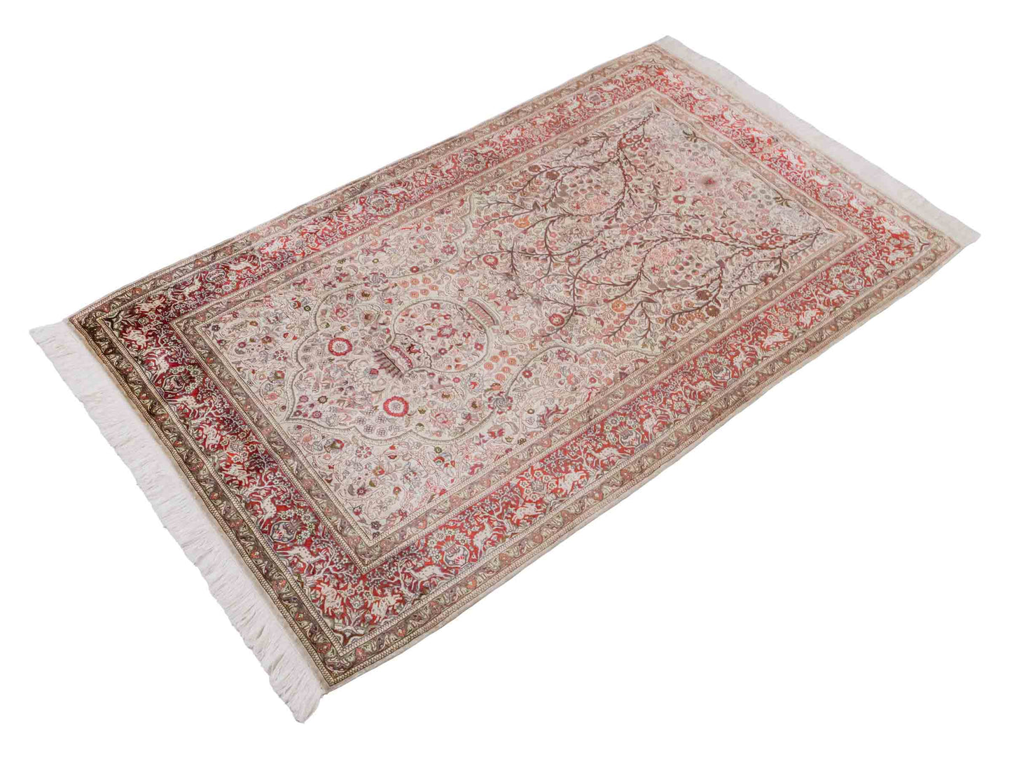 Handgeknüpfter Sino Hereke Seidenteppich von Khademi aus Seide, cremeweiß, rot. Chinesischer Teppich, durchgemustert. Orientteppich, von Hand geknüpft in China. Größe: 154 cm x 98 cm. Teppichnummer: DB3-1002. Verkauf durch Jupiter Intl.