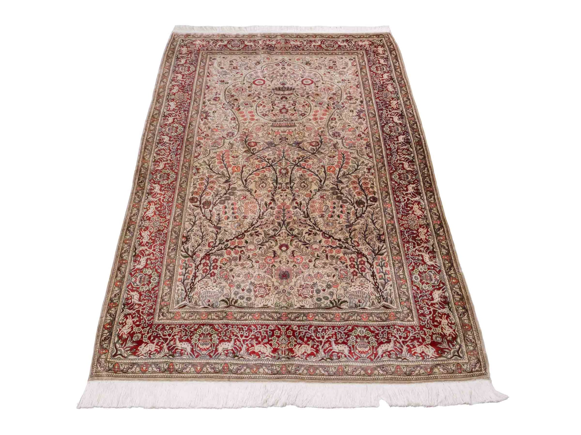 Handgeknüpfter Sino Hereke Seidenteppich von Khademi aus Seide, cremeweiß, rot. Chinesischer Teppich, durchgemustert. Orientteppich, von Hand geknüpft in China. Größe: 154 cm x 98 cm. Teppichnummer: DB3-1002. Verkauf durch Jupiter Intl.