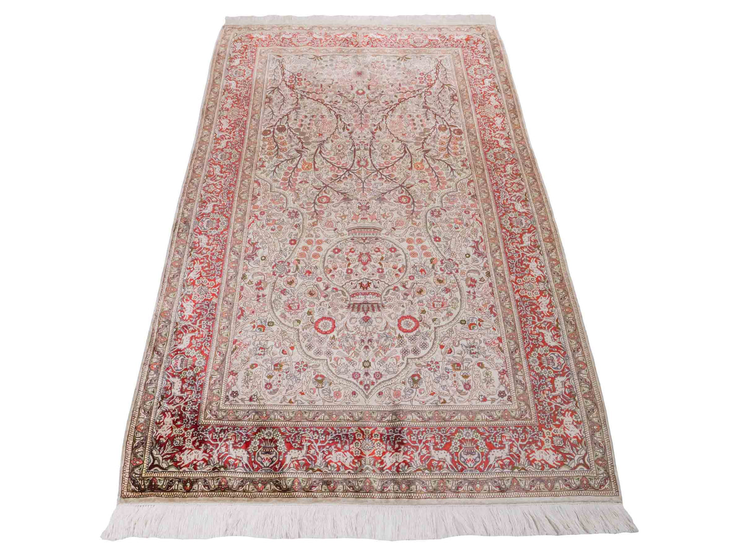 Handgeknüpfter Sino Hereke Seidenteppich von Khademi aus Seide, cremeweiß, rot. Chinesischer Teppich, durchgemustert. Orientteppich, von Hand geknüpft in China. Größe: 154 cm x 98 cm. Teppichnummer: DB3-1002. Verkauf durch Jupiter Intl.