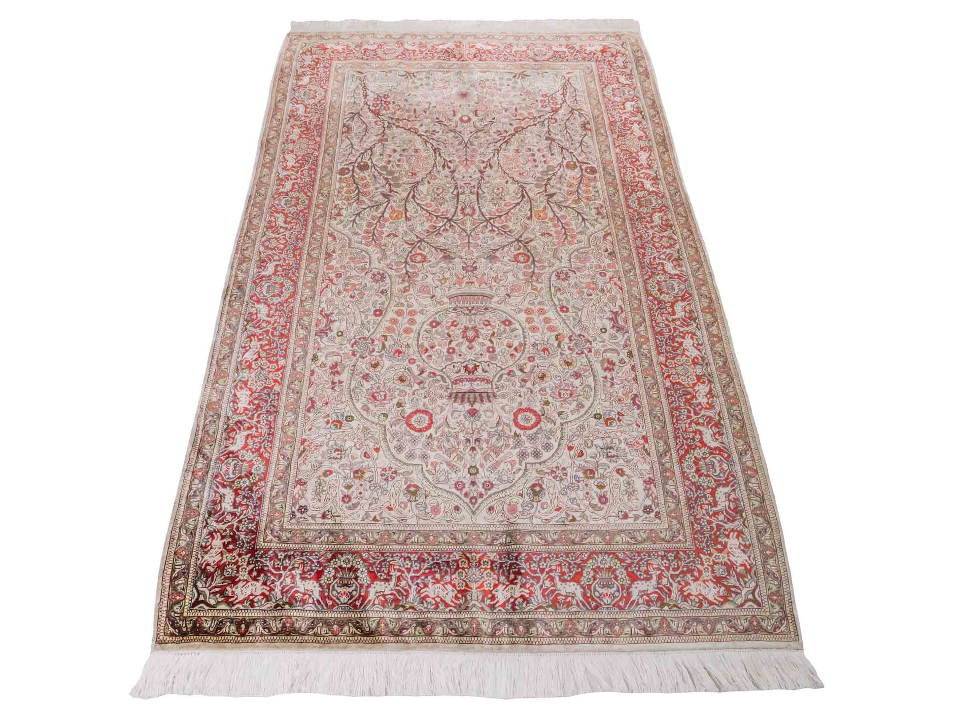 Handgeknüpfter Sino Hereke Seidenteppich von Khademi aus Seide, cremeweiß, rot. Chinesischer Teppich, durchgemustert. Orientteppich, von Hand geknüpft in China. Größe: 154 cm x 98 cm. Teppichnummer: DB3-1002. Verkauf durch Jupiter Intl.
