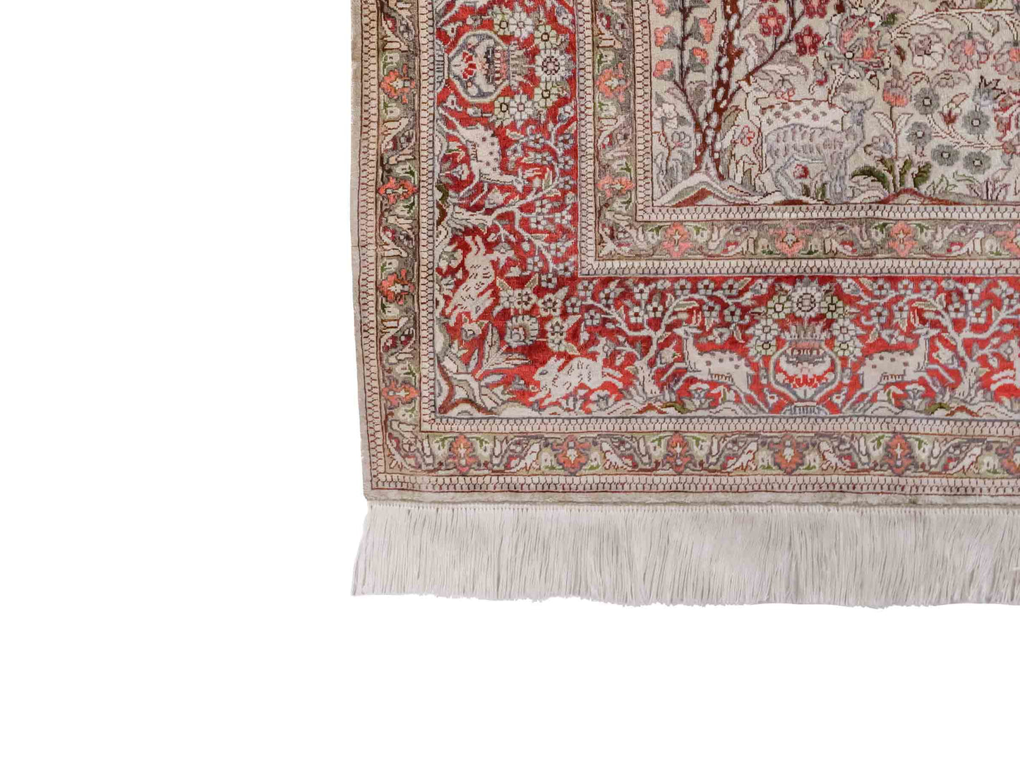 Handgeknüpfter Sino Hereke Seidenteppich von Khademi aus Seide, cremeweiß, rot. Chinesischer Teppich, durchgemustert. Orientteppich, von Hand geknüpft in China. Größe: 154 cm x 98 cm. Teppichnummer: DB3-1002. Verkauf durch Jupiter Intl.