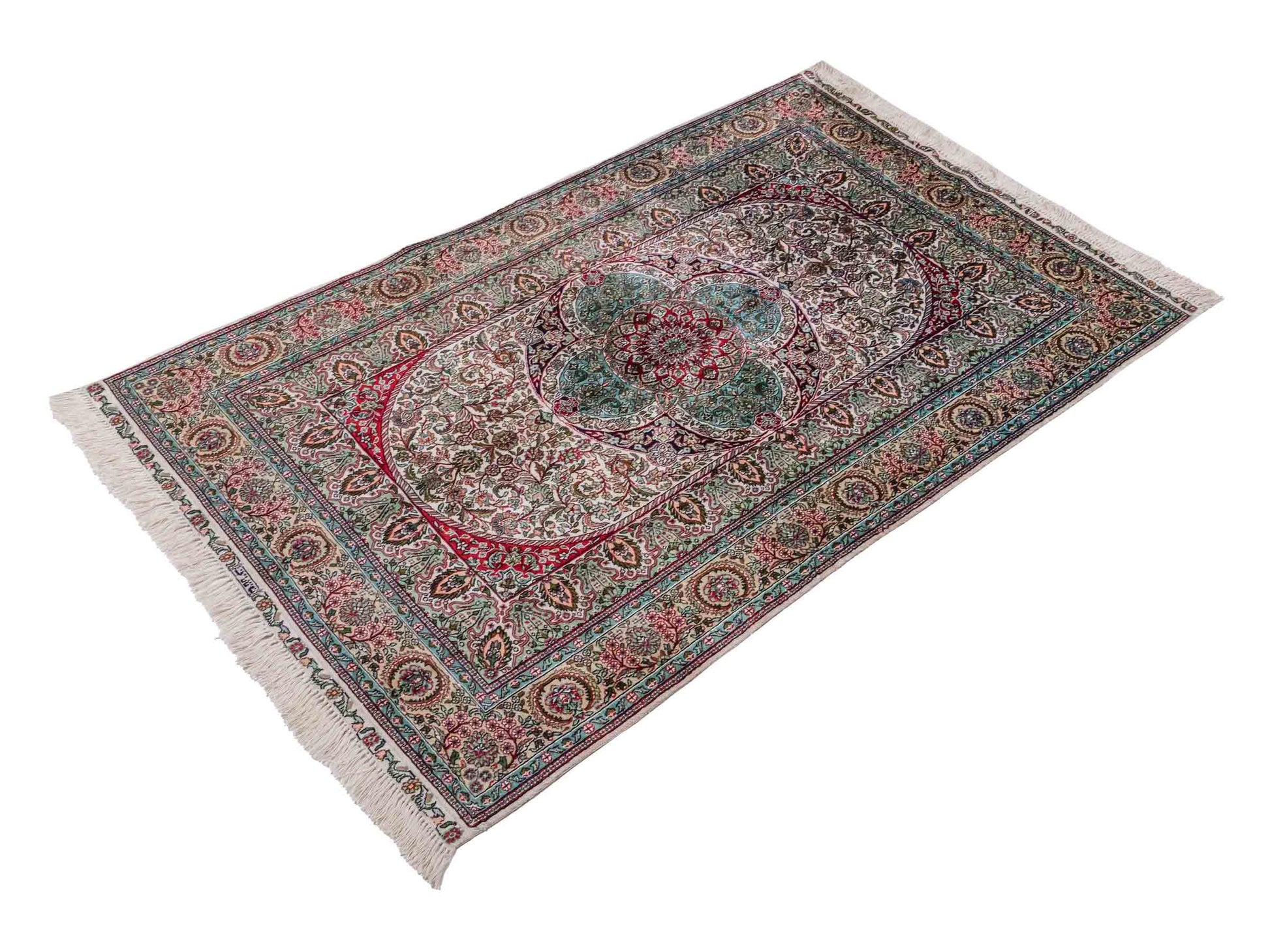 Handgeknüpfter Sino Hereke Seidenteppich von Khademi aus Seide, cremeweiß-mehrfarbig. Chinesischer Teppich mit Medaillon. Orientteppich, von Hand geknüpft in China. Größe: 156 cm x 97 cm. Teppichnummer: SB3-1104. Verkauf durch Jupiter Intl.