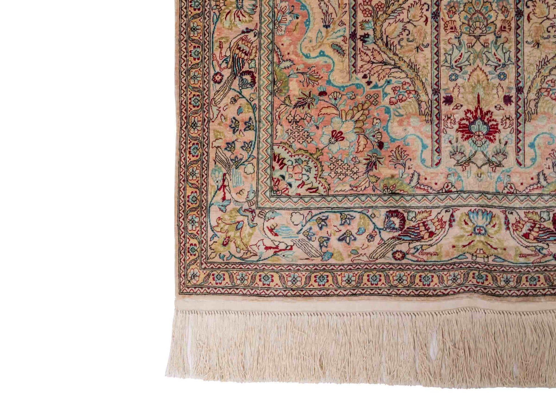 Handgeknüpfter Sino Hereke Seidenteppich von Khademi aus Seide, cremeweiß-mehrfarbig. Chinesischer Teppich mit Medaillon. Orientteppich, von Hand geknüpft in China. Größe: 157 cm x 90 cm. Teppichnummer: SB3-1105. Verkauf durch Jupiter Intl.