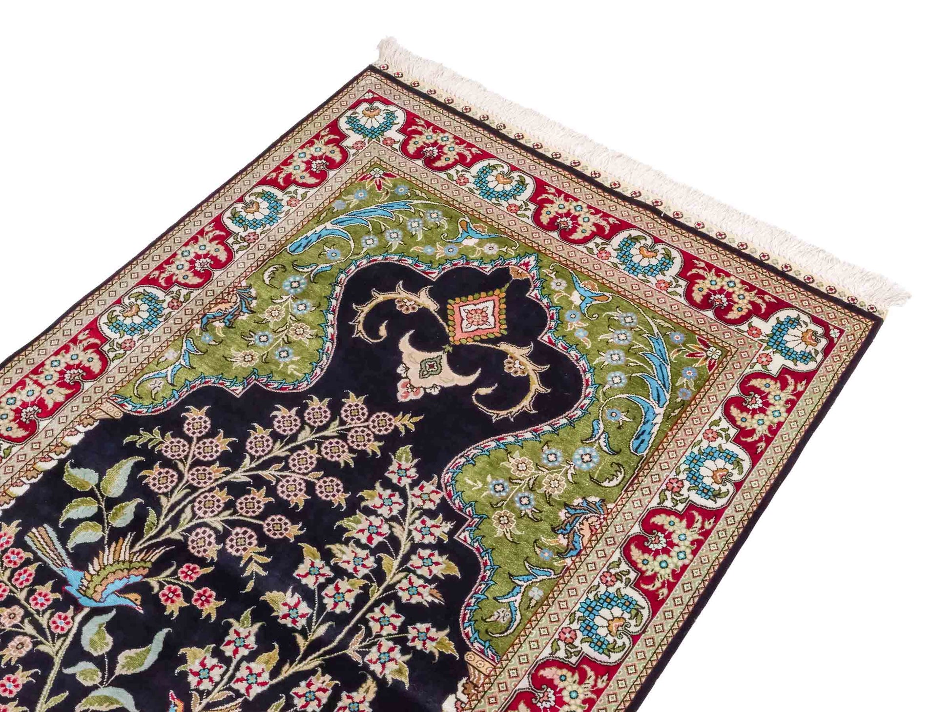Handgeknüpfter Sino Hereke Seidenteppich von Khademi aus reiner Seide, schwarz-rot Feiner, chinesischer Teppich mit Lebensbaum, signiert. Orientteppich, geknüpft in China. Größe: 160 x 95 cm. Teppichnummer: SB3-1090 | Jupiter Intl