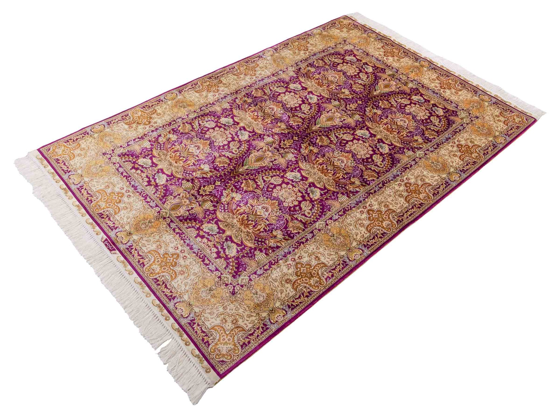 Handgeknüpfter Sino Hereke Seidenteppich von Khademi aus Seide, fuchsia-gold. Chinesischer Teppich mit Allover-Motiv. Orientteppich, von Hand geknüpft in China. Größe: 183 cm x 124 cm. Teppichnummer: SB3-1139. Verkauf durch Jupiter Intl.