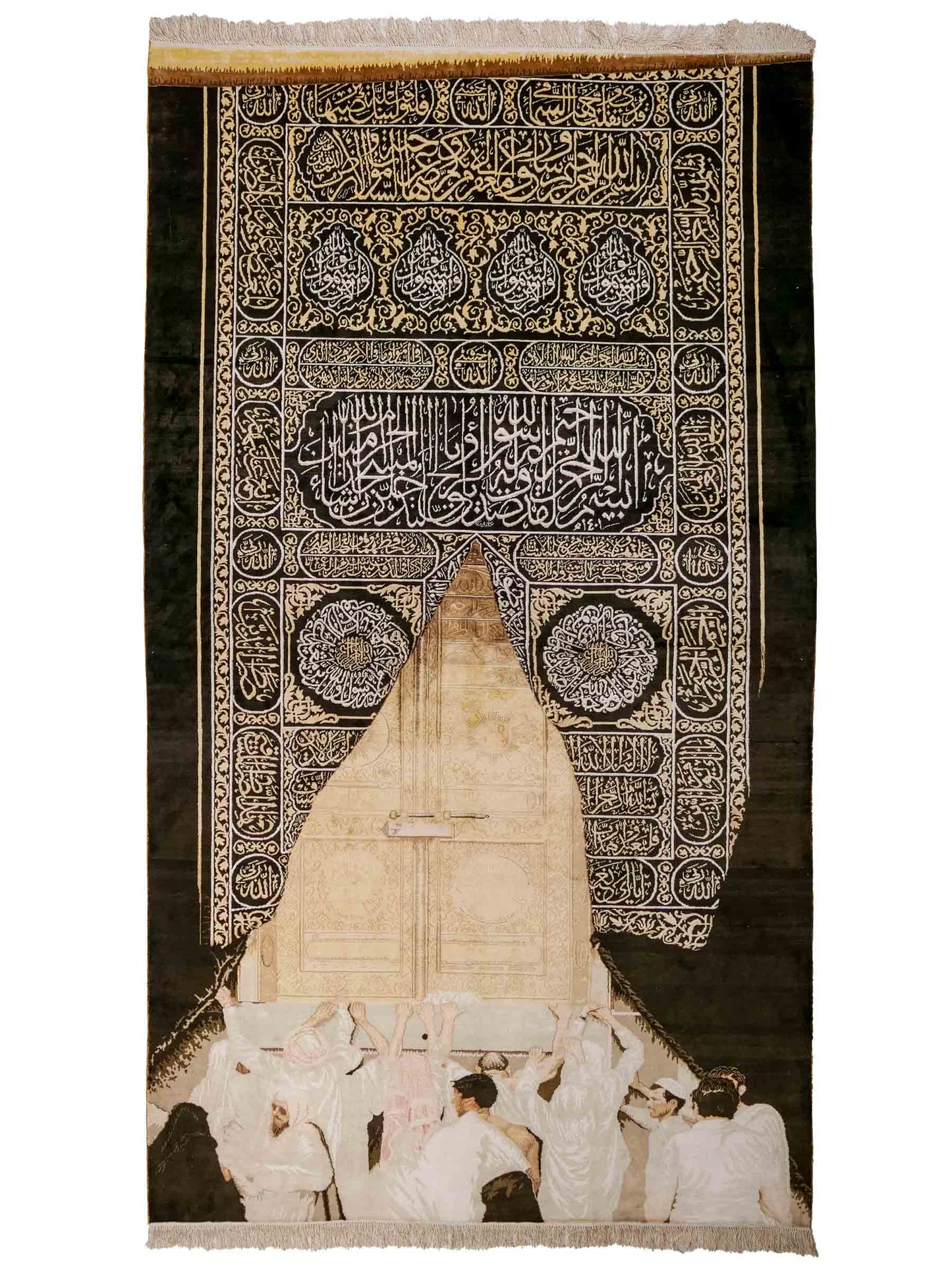 Handgeknüpfter Sino Hereke Seidenteppich von Khademi aus reiner Seide, schwarz-gold. Feiner, chinesischer Teppich mit Bildmotiv, signiert. Orientteppich, geknüpft in China. Größe: 250 x 150 cm. Teppichnummer: SB3-1083 | Jupiter Intl