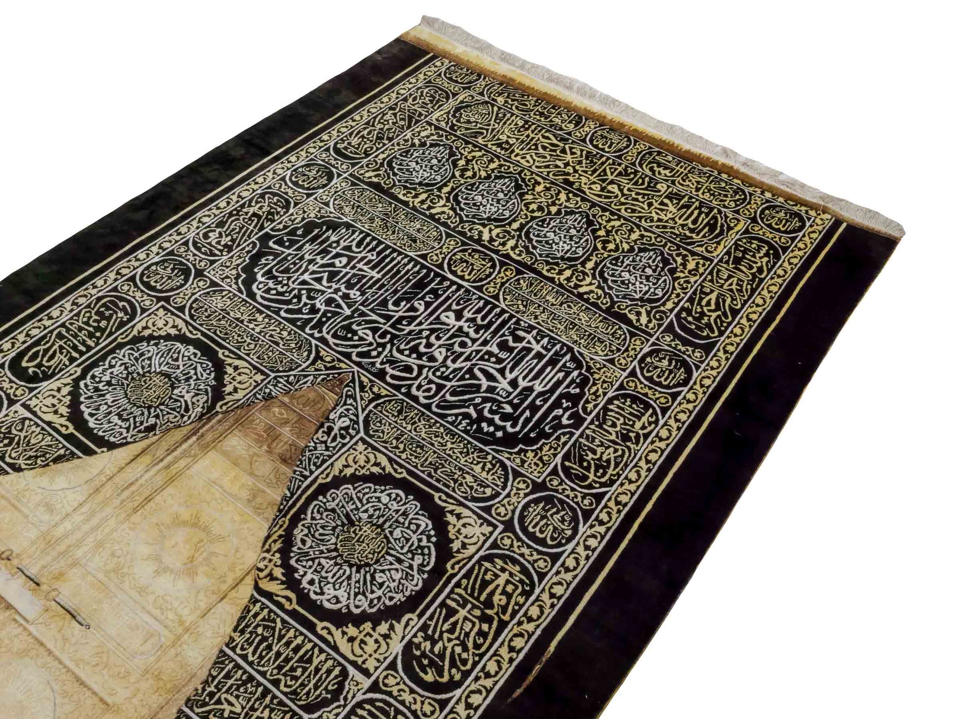Handgeknüpfter Sino Hereke Seidenteppich von Khademi aus reiner Seide, schwarz-gold. Feiner, chinesischer Teppich mit Bildmotiv, signiert. Orientteppich, geknüpft in China. Größe: 250 x 150 cm. Teppichnummer: SB3-1083 | Jupiter Intl