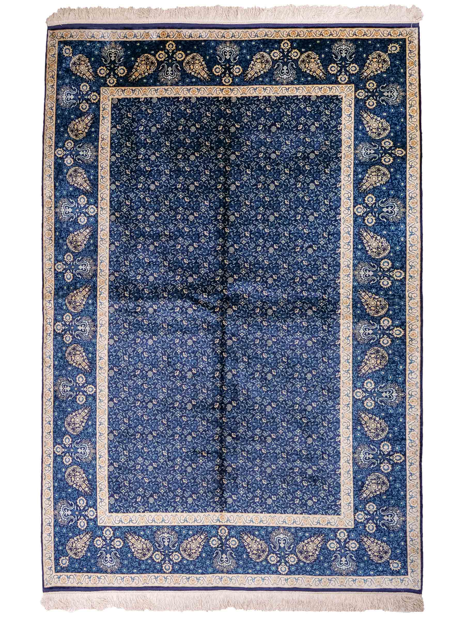 Sehr feiner, handgeknüpfter Sino Hereke Seidenteppich aus reiner Seide mit Allover-Muster von Khademi. Größe: 220 x 147 cm. Farbe: Blau. RB3-5491. Ursprung: China. Verkauf durch JUPITER Intl.