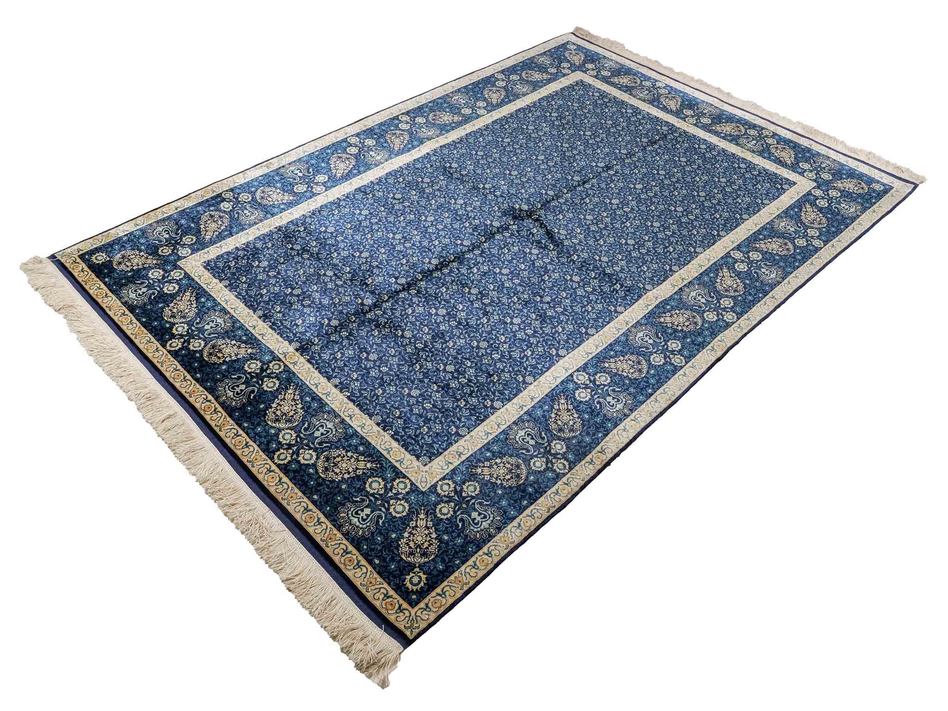 Sehr feiner, handgeknüpfter Sino Hereke Seidenteppich aus reiner Seide mit Allover-Muster von Khademi. Größe: 220 x 147 cm. Farbe: Blau. RB3-5491. Ursprung: China. Verkauf durch JUPITER Intl.