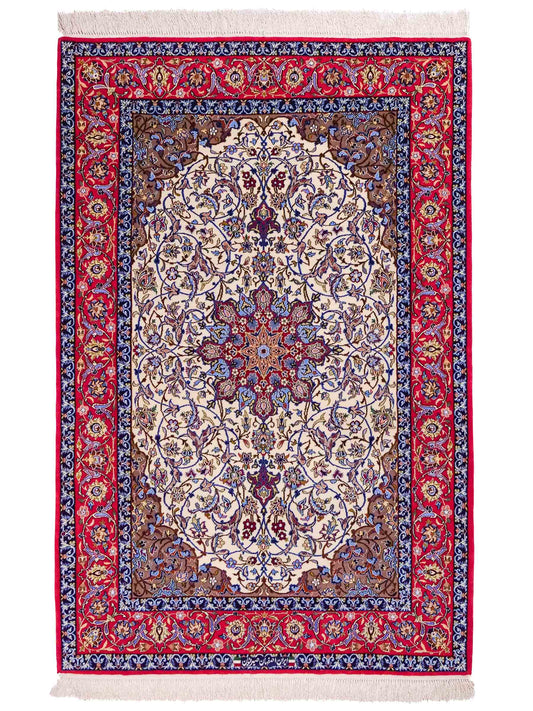 Handgeknüpfter Seyrafian Isfahan Perserteppich von Khademi aus Wolle mit Seide, rot, cremeweiß. Feiner, persischer Teppich mit Medaillon, signiert. Orientteppich, geknüpft in Iran. Größe: 171 cm x 113 cm. Teppichnummer: DB3-1003 Jupiter Intl.