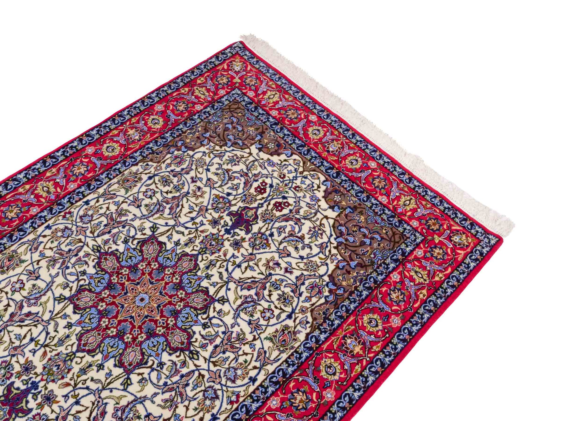 Handgeknüpfter Seyrafian Isfahan Perserteppich von Khademi aus Wolle mit Seide, rot, cremeweiß. Feiner, persischer Teppich mit Medaillon, signiert. Orientteppich, geknüpft in Iran. Größe: 171 cm x 113 cm. Teppichnummer: DB3-1003 Jupiter Intl.