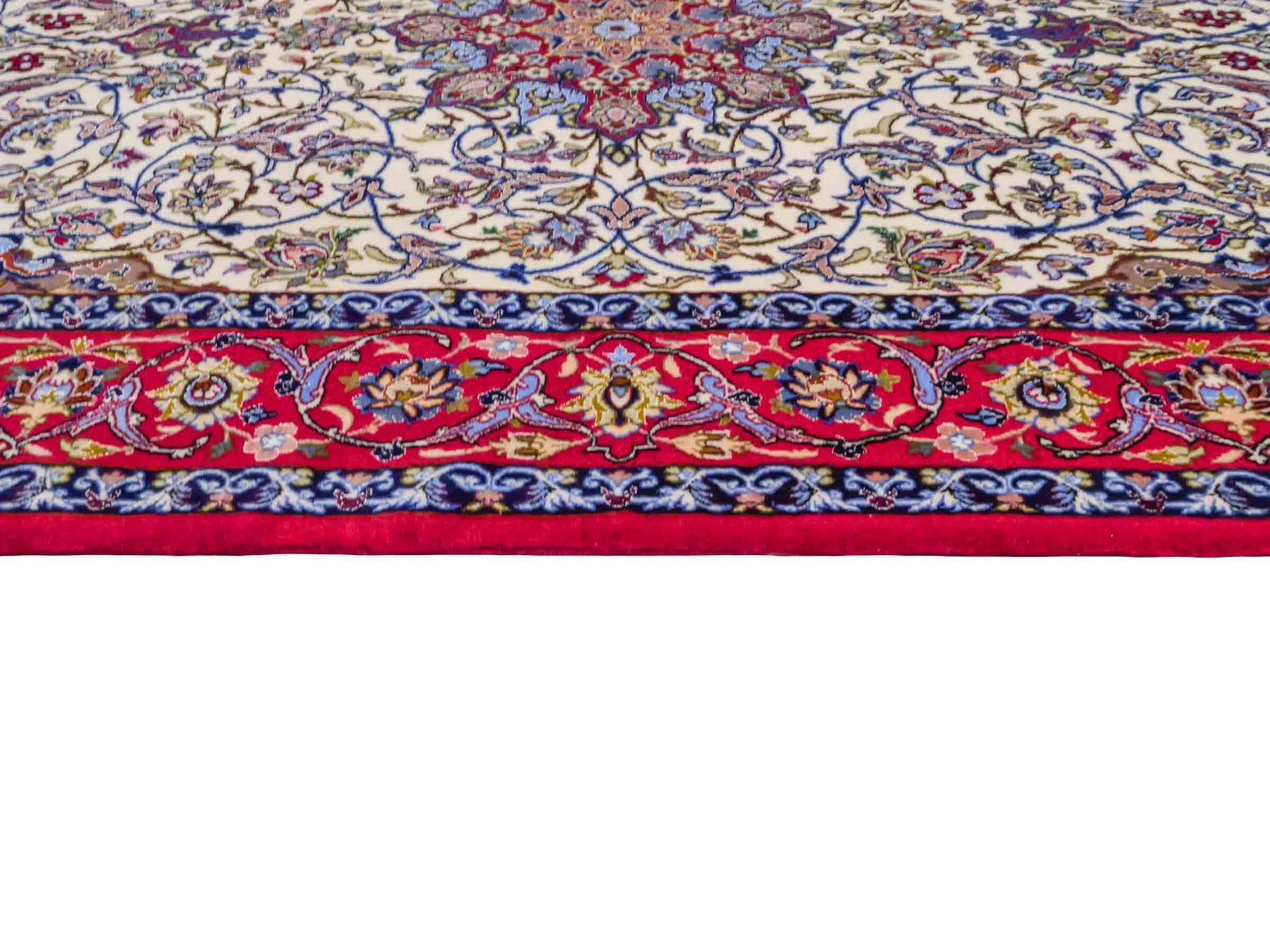 Handgeknüpfter Seyrafian Isfahan Perserteppich von Khademi aus Wolle mit Seide, rot, cremeweiß. Feiner, persischer Teppich mit Medaillon, signiert. Orientteppich, geknüpft in Iran. Größe: 171 cm x 113 cm. Teppichnummer: DB3-1003 Jupiter Intl.