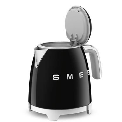 Smeg KLF05BLEU Wasserkocher 50's Style, schwarz, silber.
