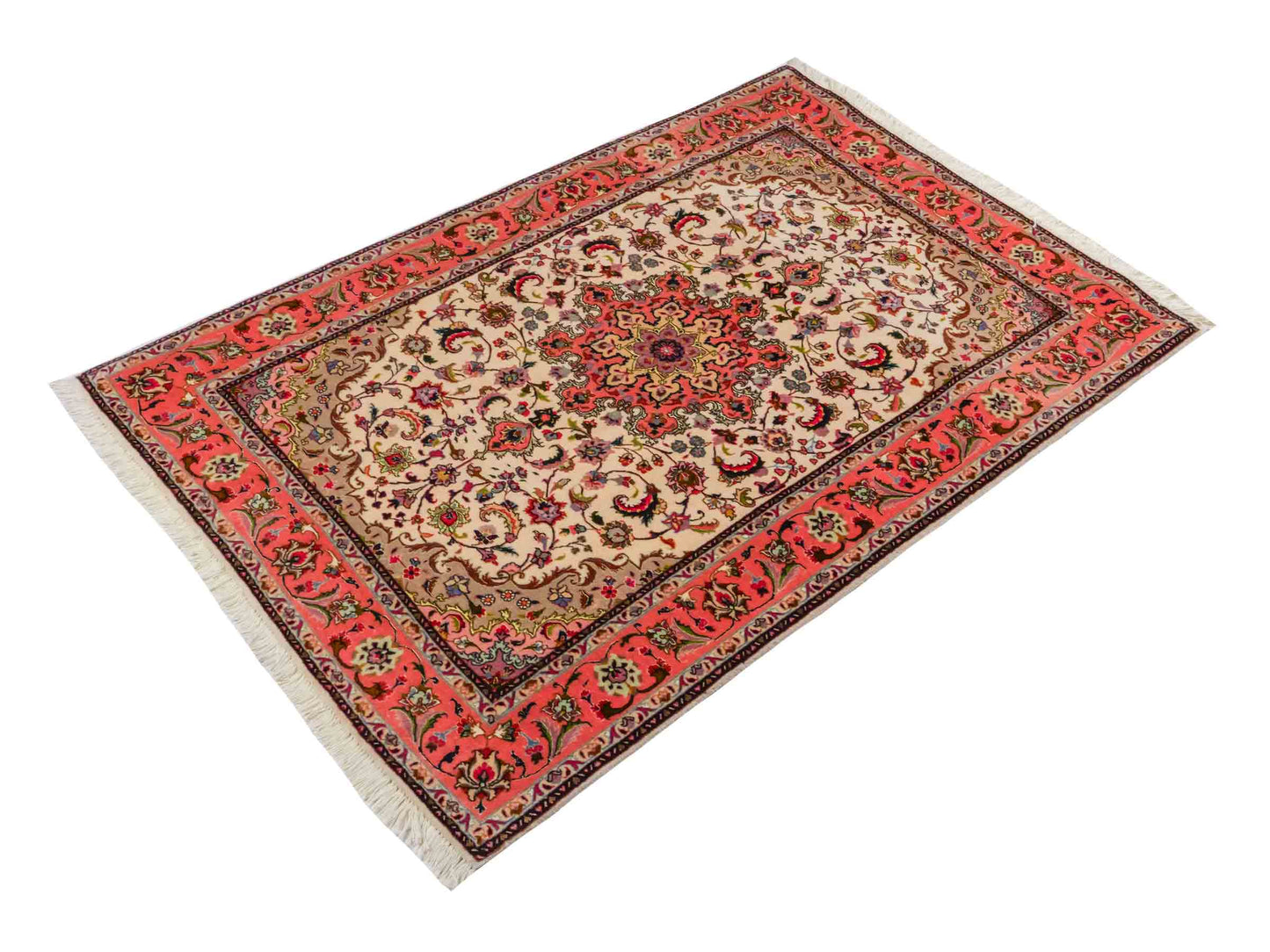 Feiner, handgeknüpfter Täbriz 50 Raj Perserteppich von Khademi aus Wolle mit Seide, cremeweiß-orange. Persischer Orientteppich. Von Hand geknüpft in Iran. Größe: 147 cm x 102 cm. Teppichnummer: SB3-1143. Verkauf durch Jupiter Intl.